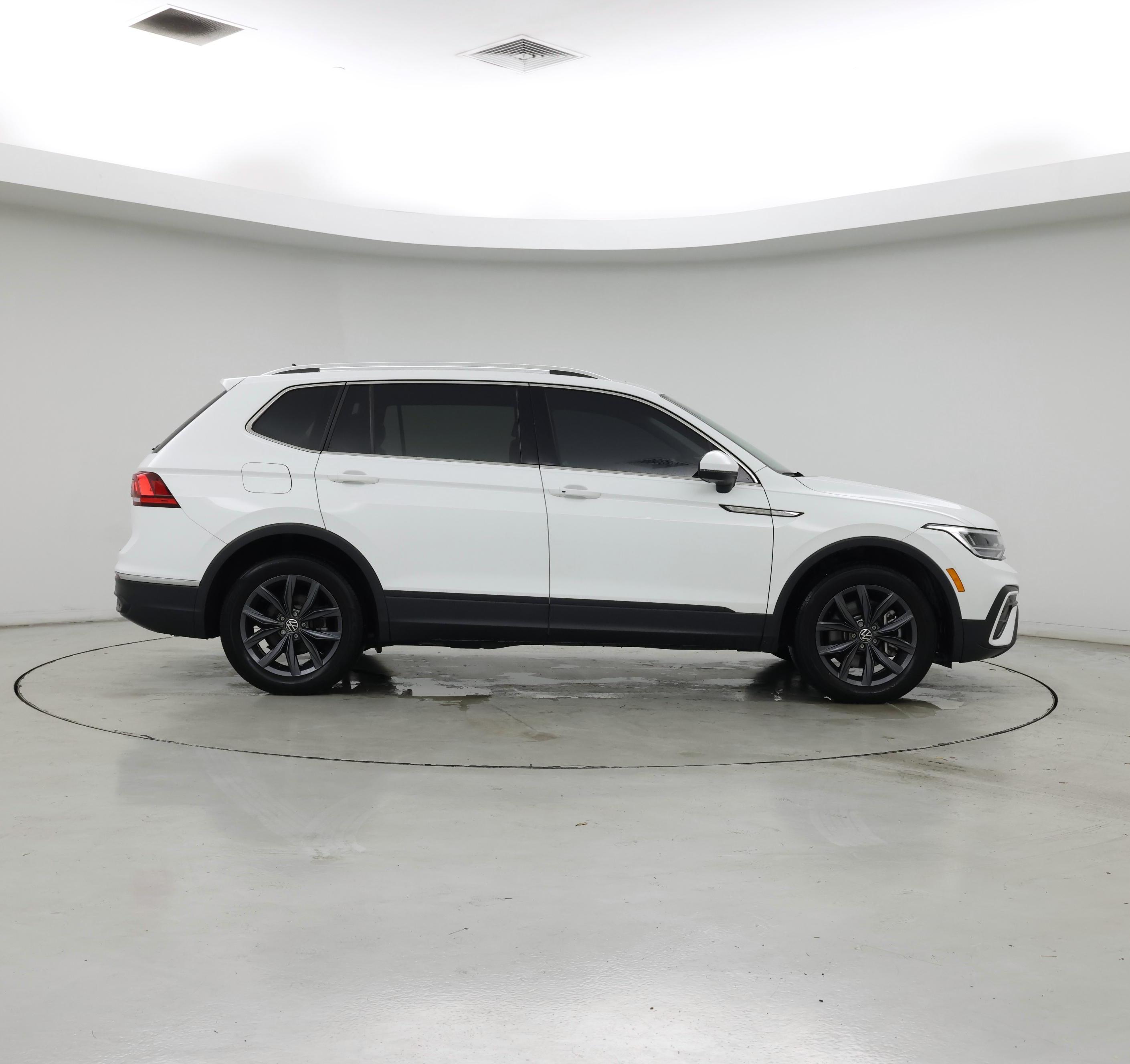 Thumbnail: 2022 Volkswagen Tiguan - 7