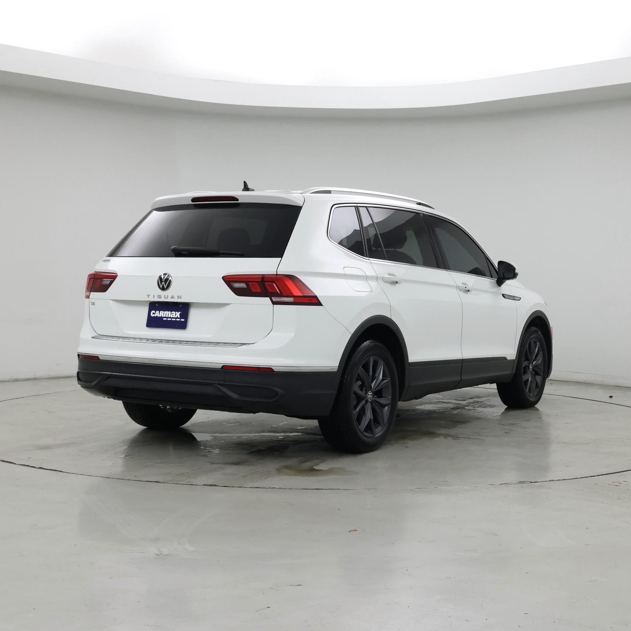 Thumbnail: 2022 Volkswagen Tiguan - 8