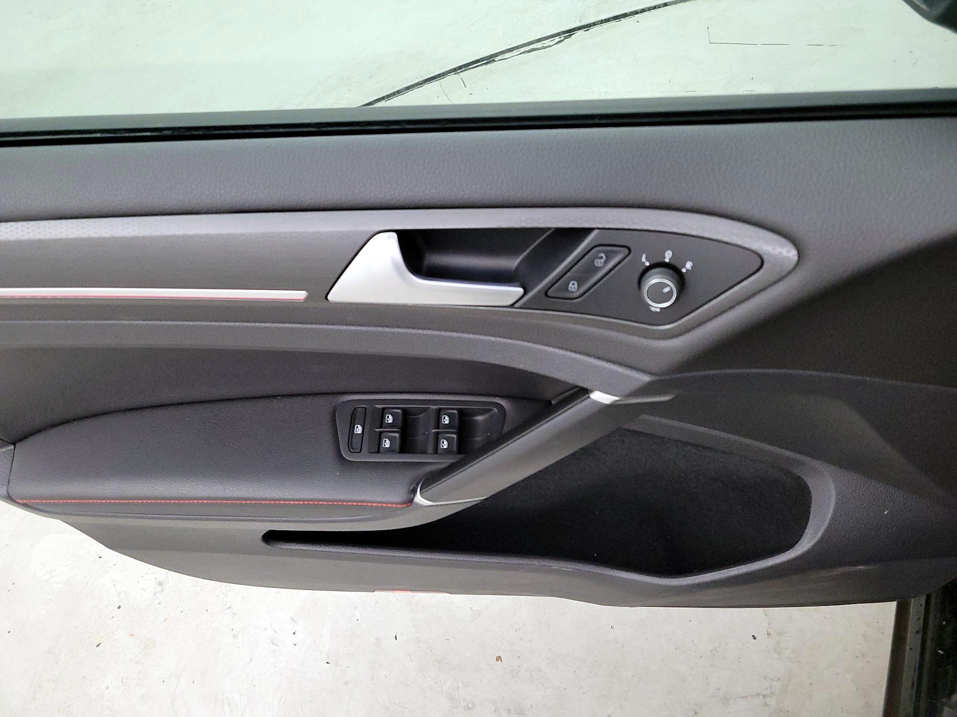 Thumbnail: 2021 Volkswagen Golf - 12