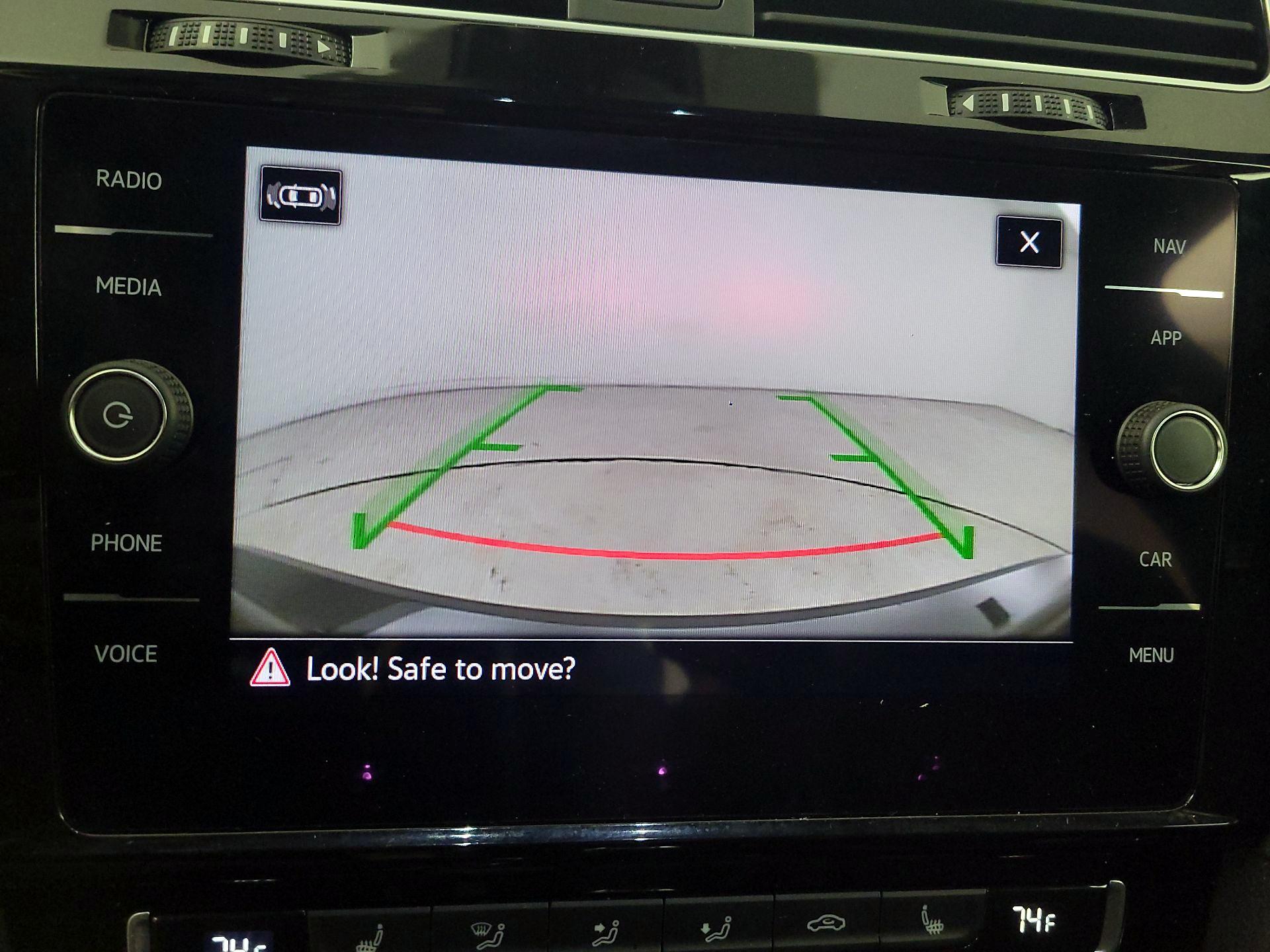 Thumbnail: 2021 Volkswagen Golf - 15