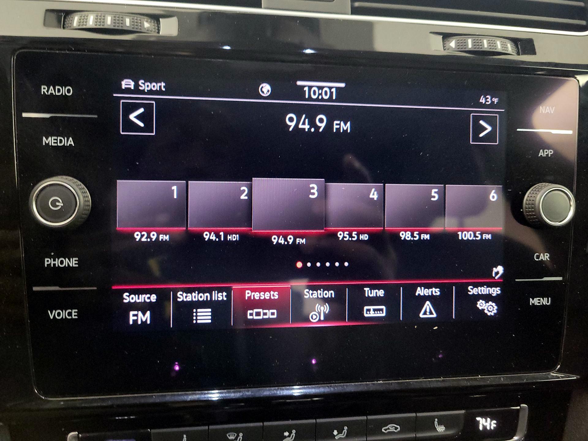 Thumbnail: 2021 Volkswagen Golf - 16