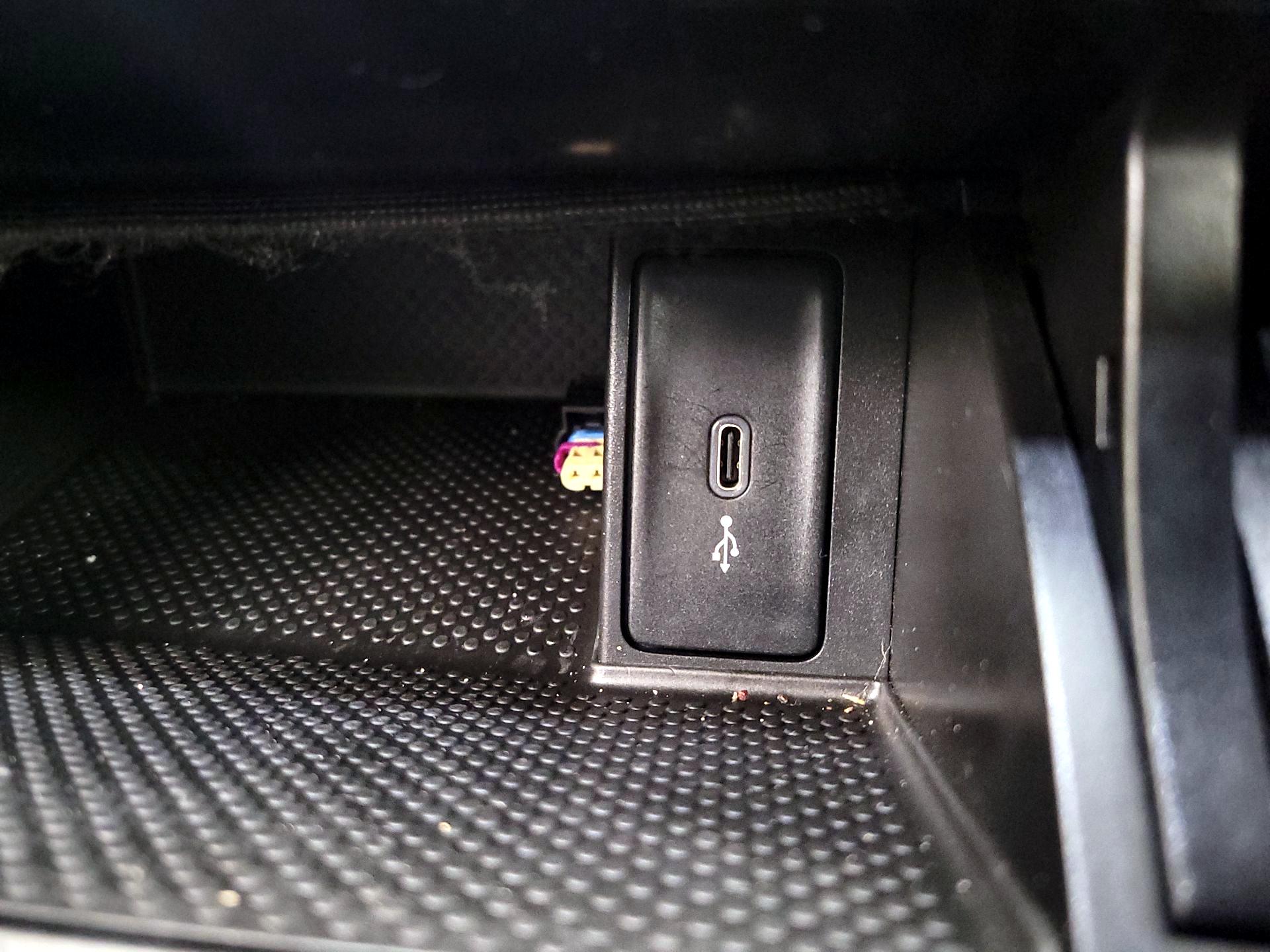 Thumbnail: 2021 Volkswagen Golf - 19