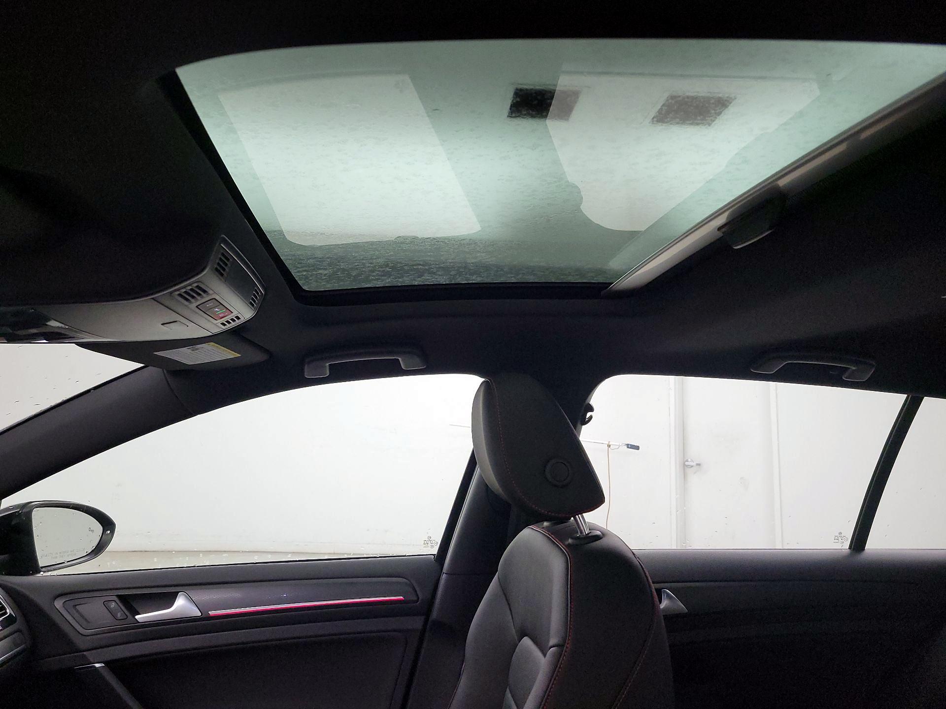 Thumbnail: 2021 Volkswagen Golf - 20