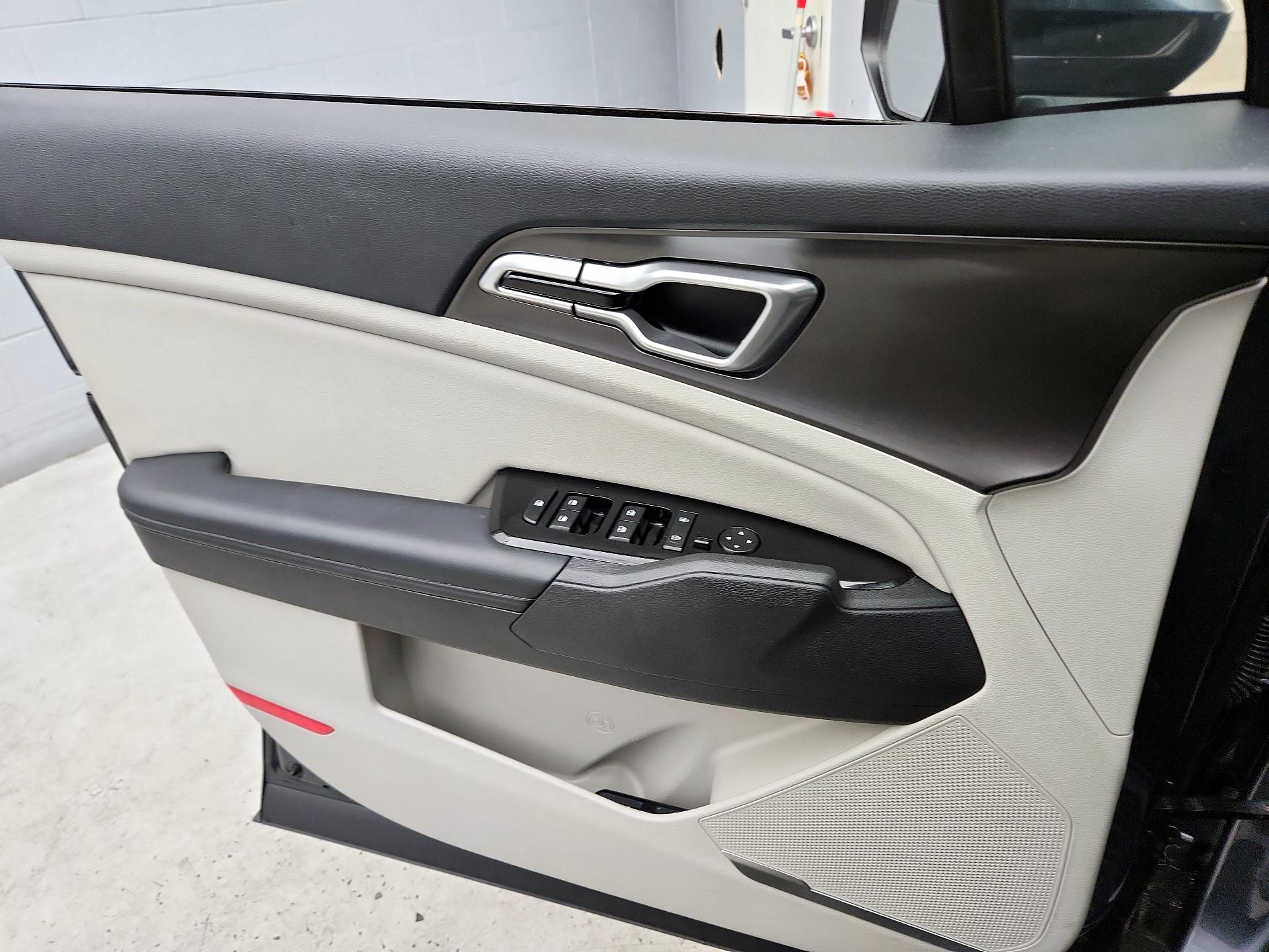 Thumbnail: 2023 Kia Sportage - 12