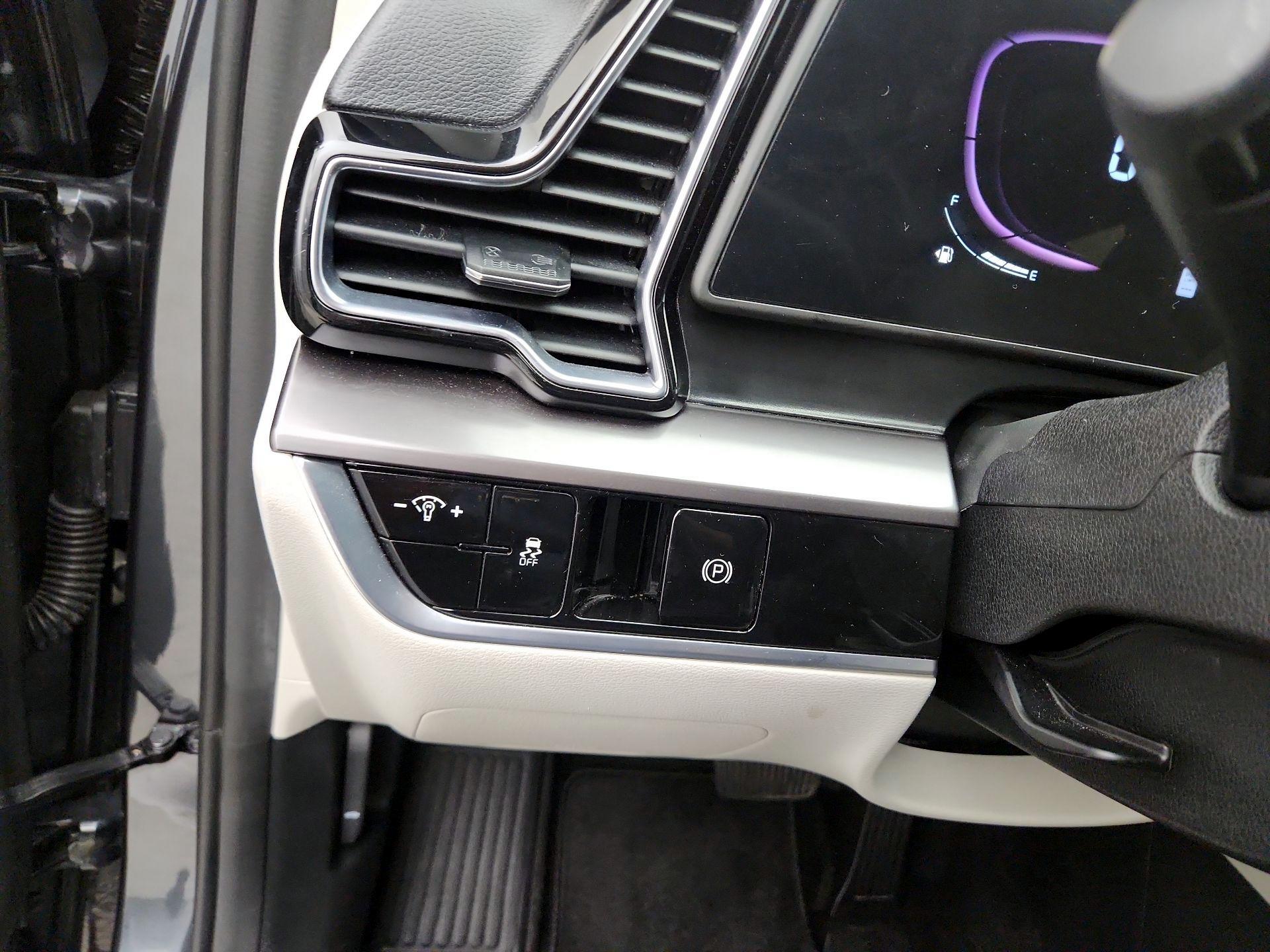 Thumbnail: 2023 Kia Sportage - 13