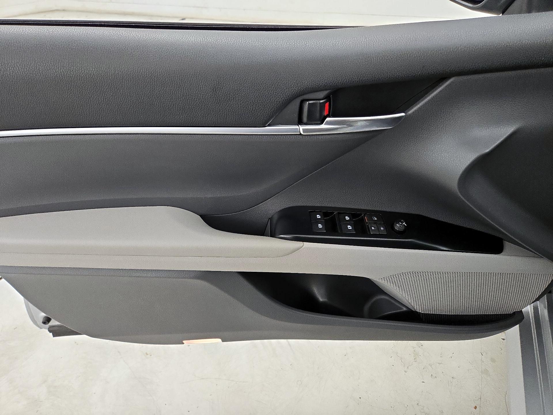 Thumbnail: 2019 Toyota Camry - 12