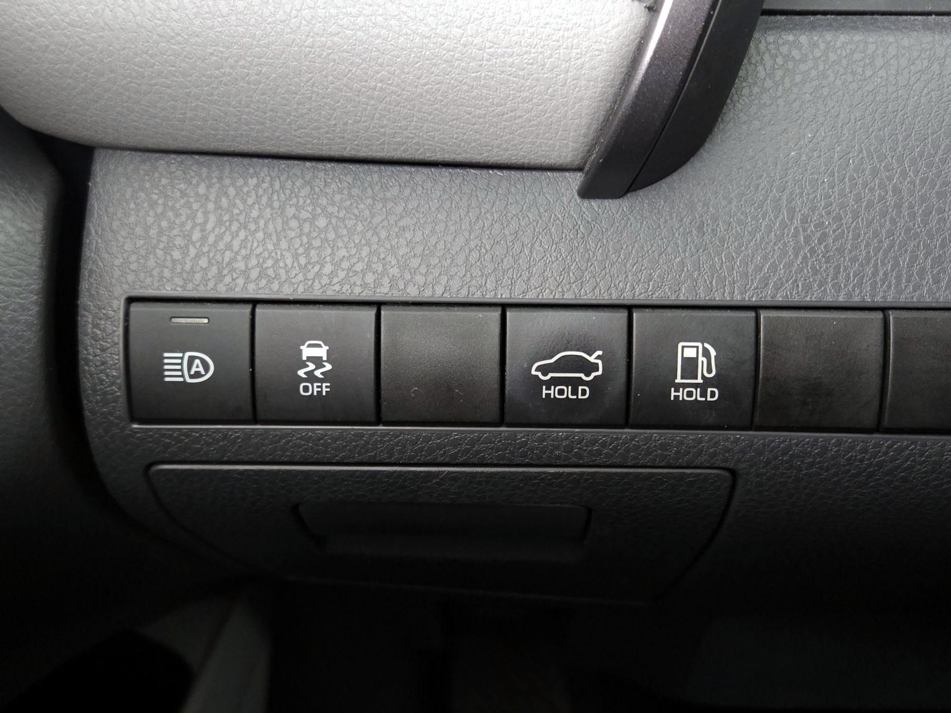 Thumbnail: 2019 Toyota Camry - 13