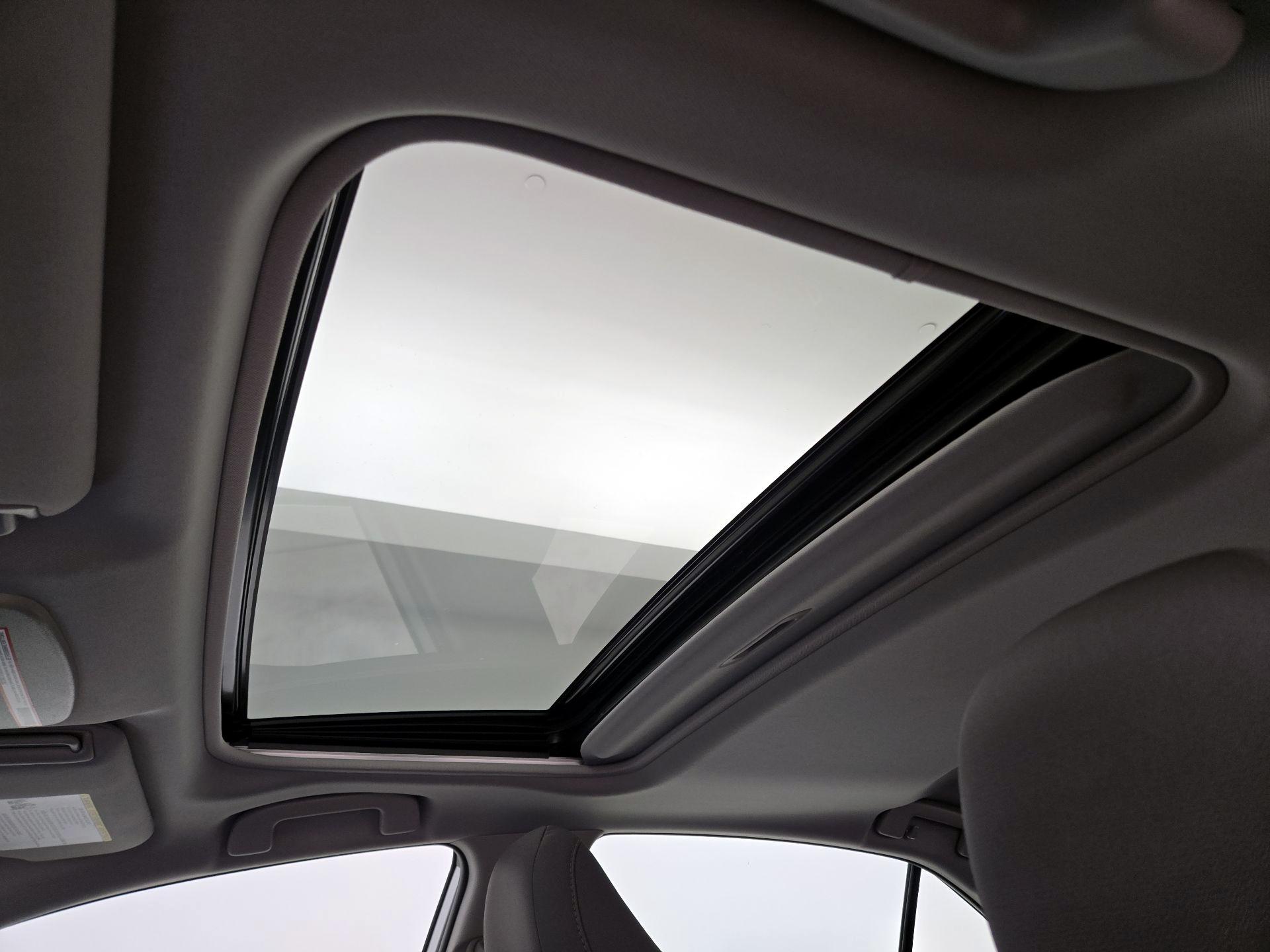 Thumbnail: 2019 Toyota Camry - 19