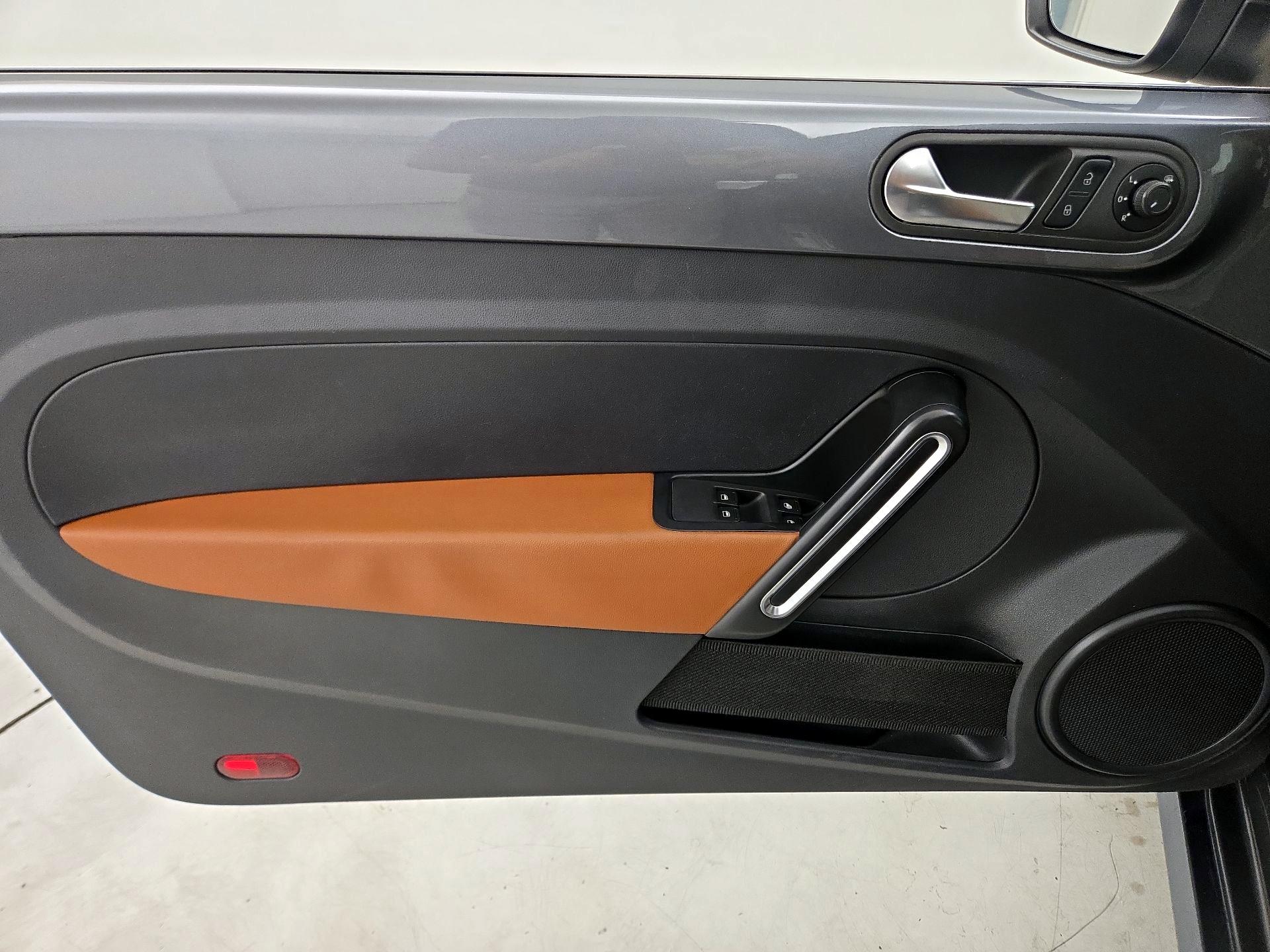 Thumbnail: 2017 Volkswagen Beetle - 12