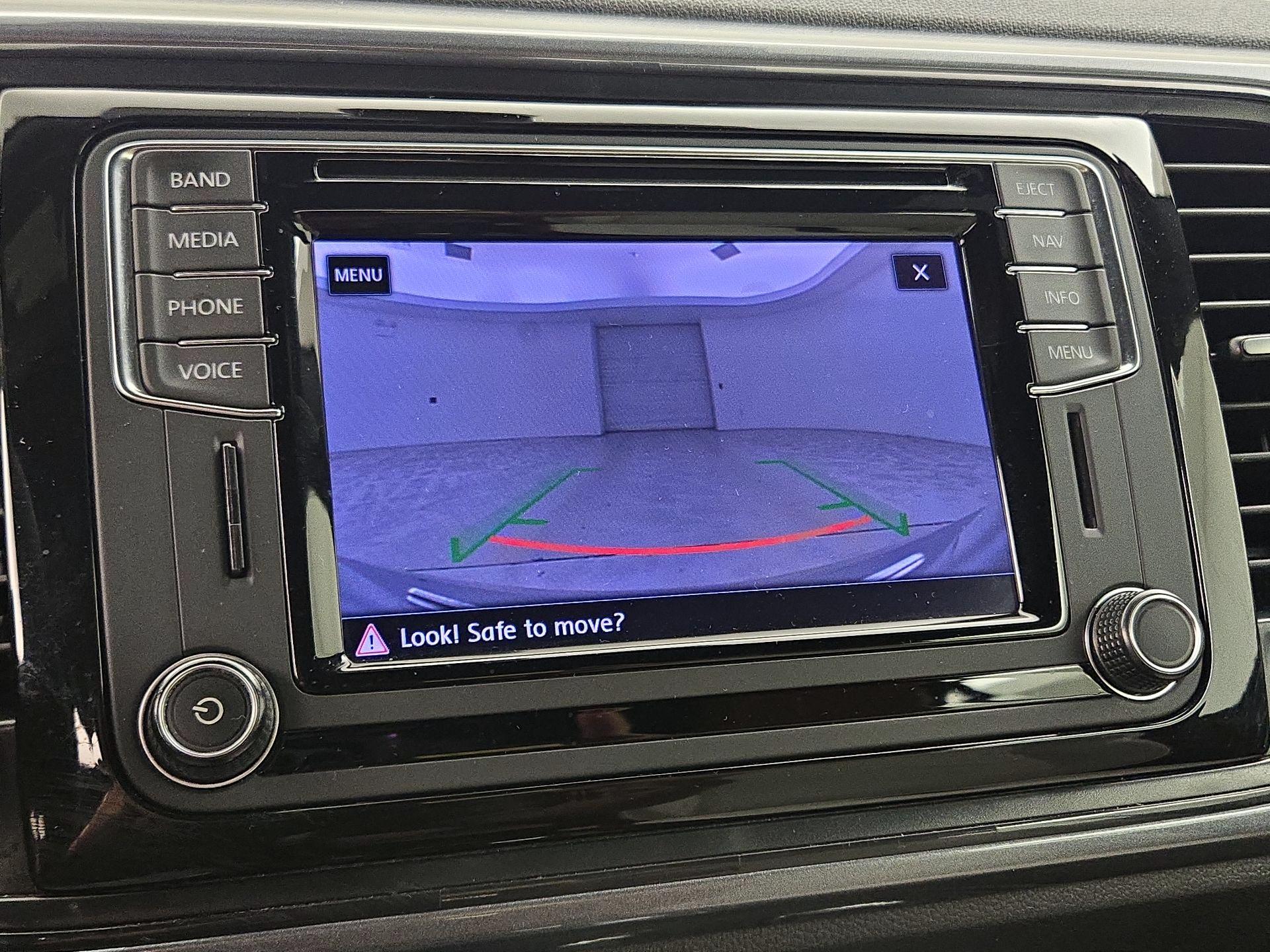 Thumbnail: 2017 Volkswagen Beetle - 15