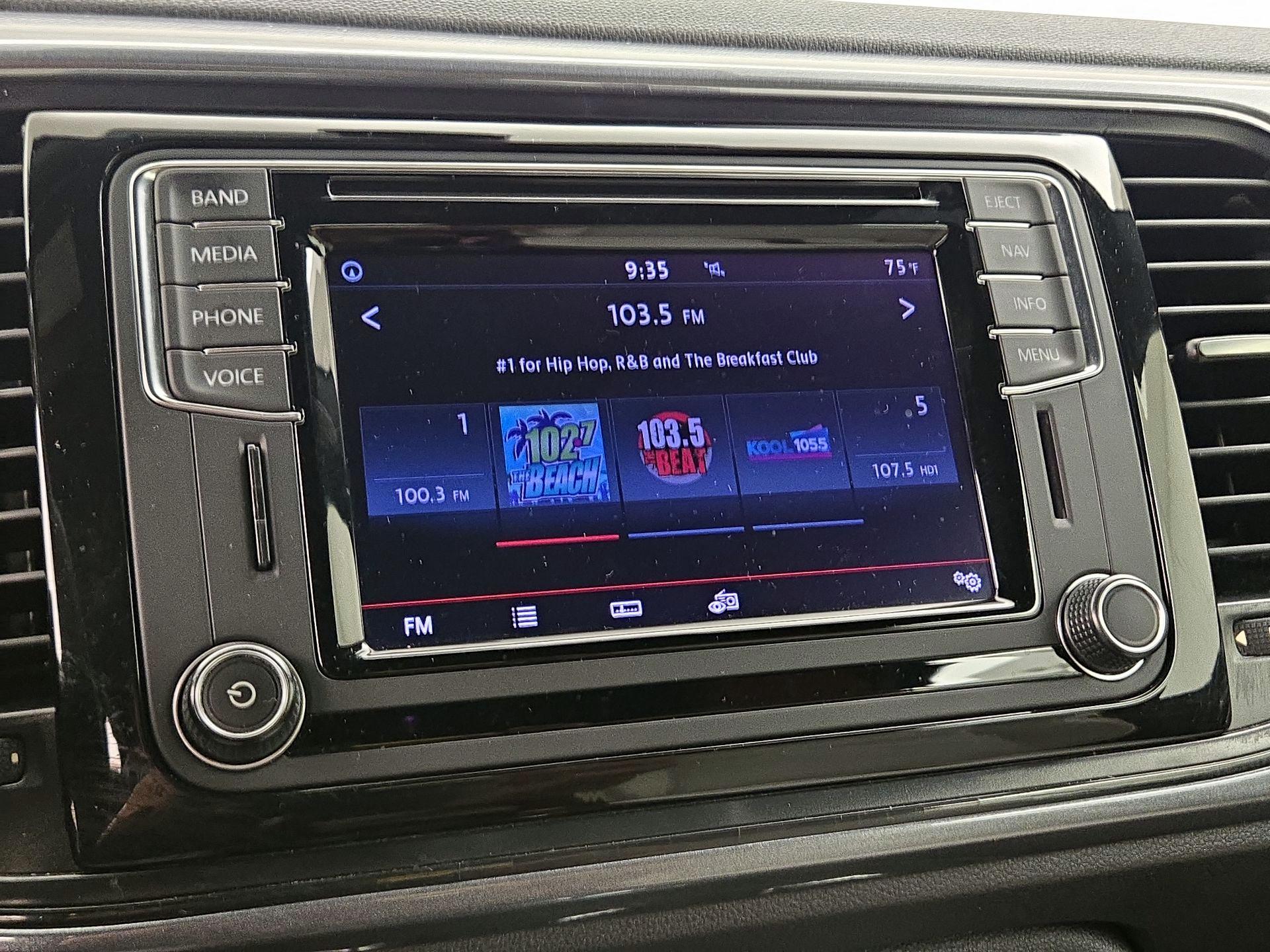 Thumbnail: 2017 Volkswagen Beetle - 16