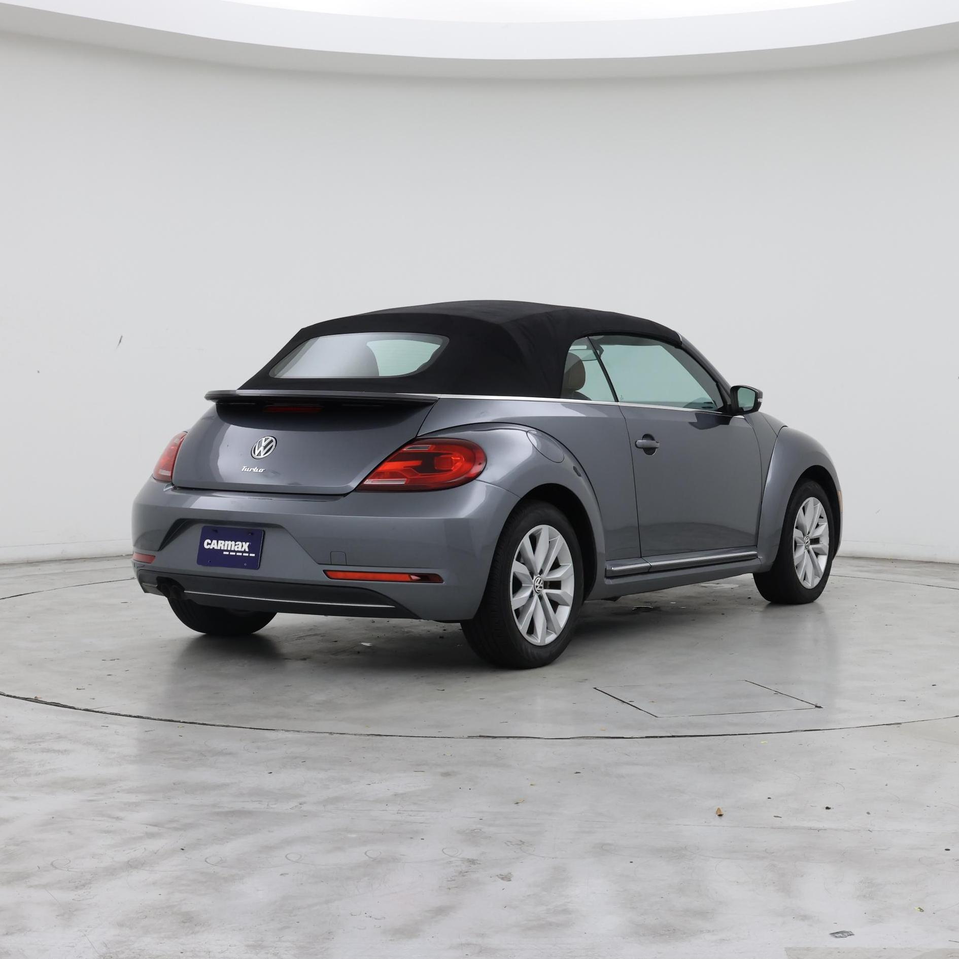 Thumbnail: 2017 Volkswagen Beetle - 8
