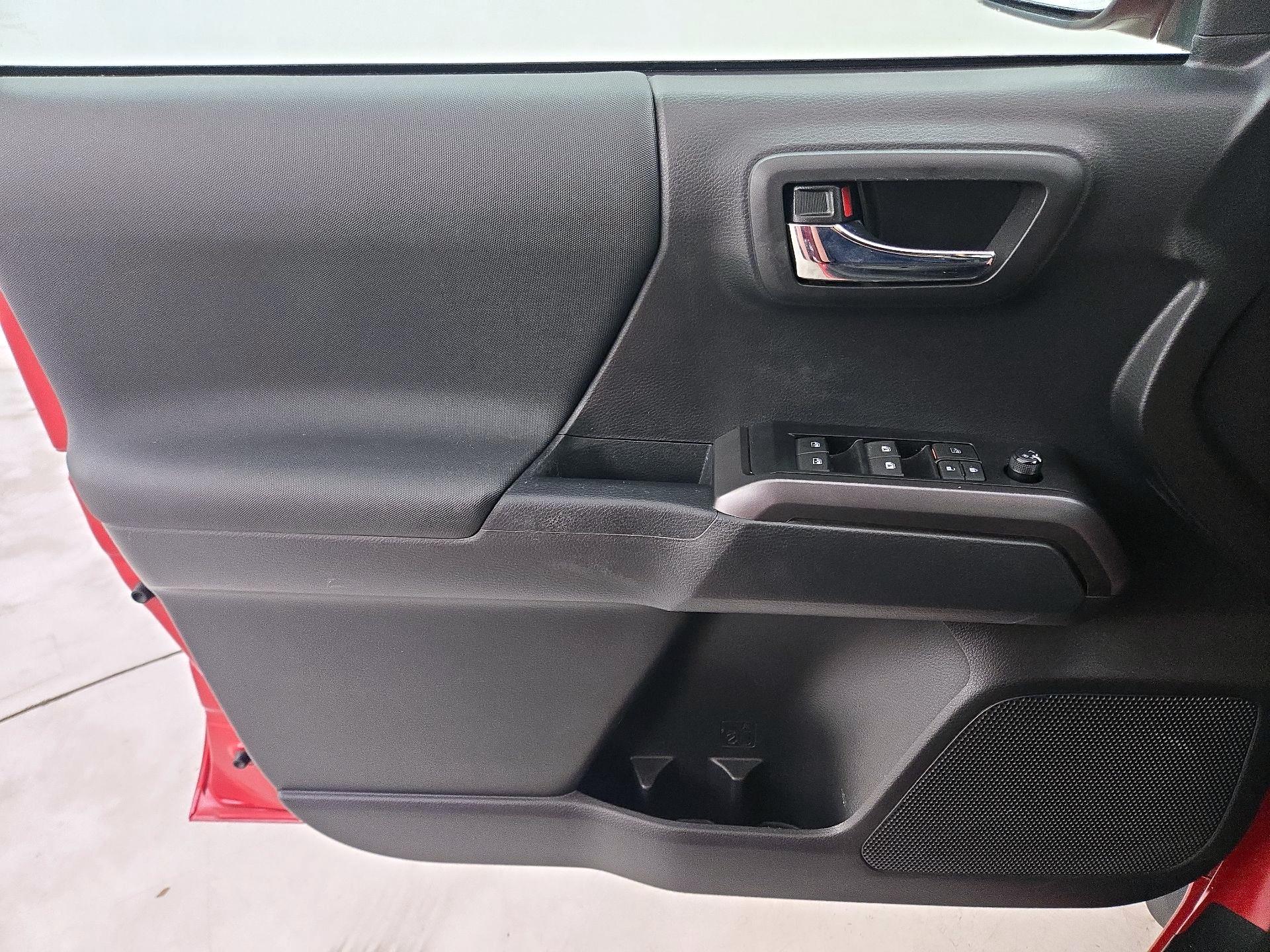 Thumbnail: 2022 Toyota Tacoma - 12