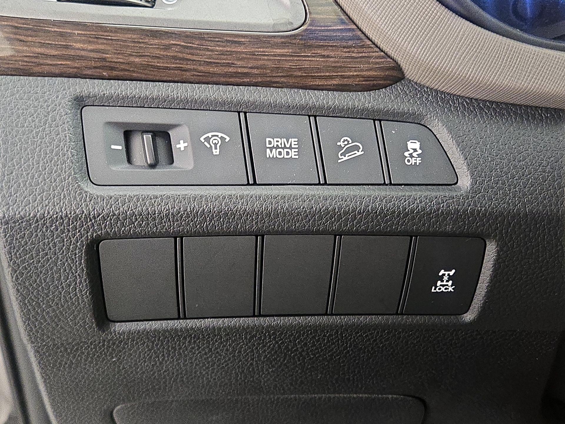 Thumbnail: 2017 Hyundai Santa Fe - 13