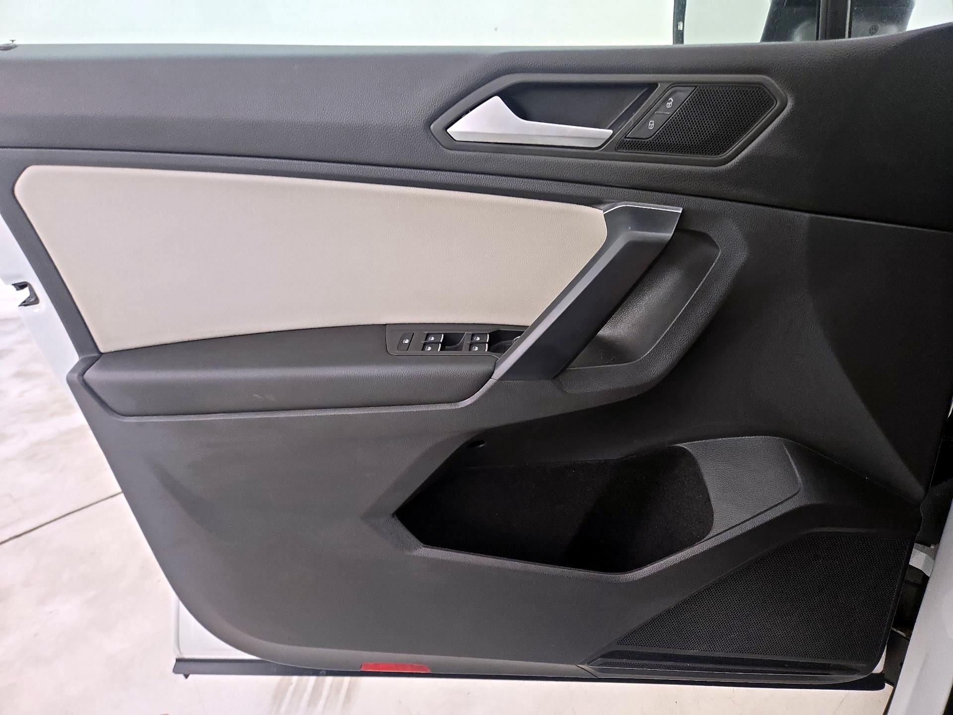 Thumbnail: 2021 Volkswagen Tiguan - 12