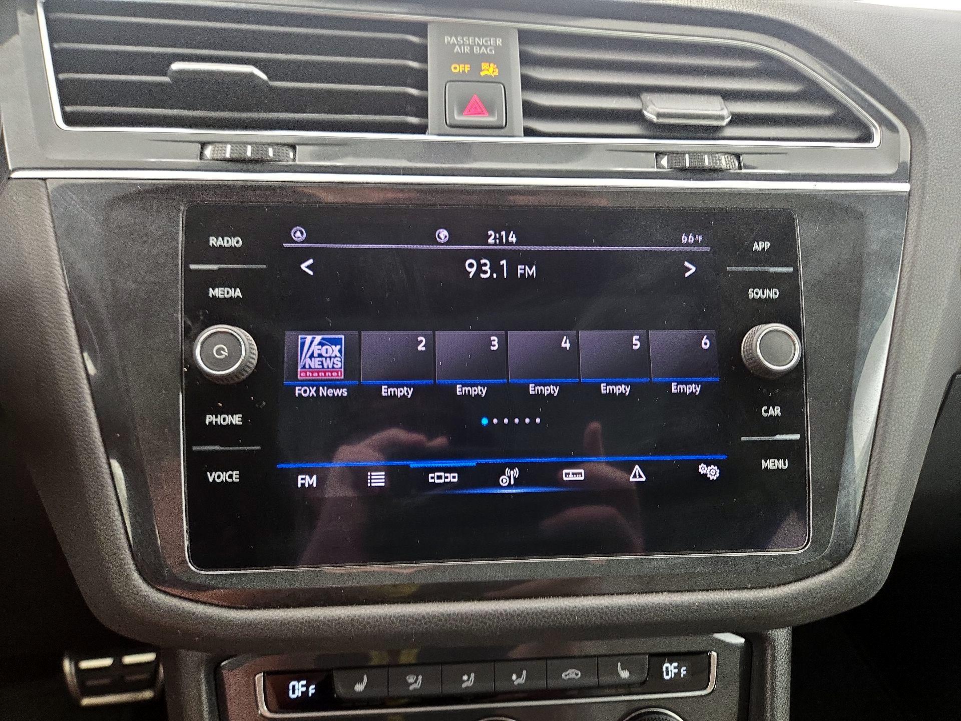 Thumbnail: 2021 Volkswagen Tiguan - 15