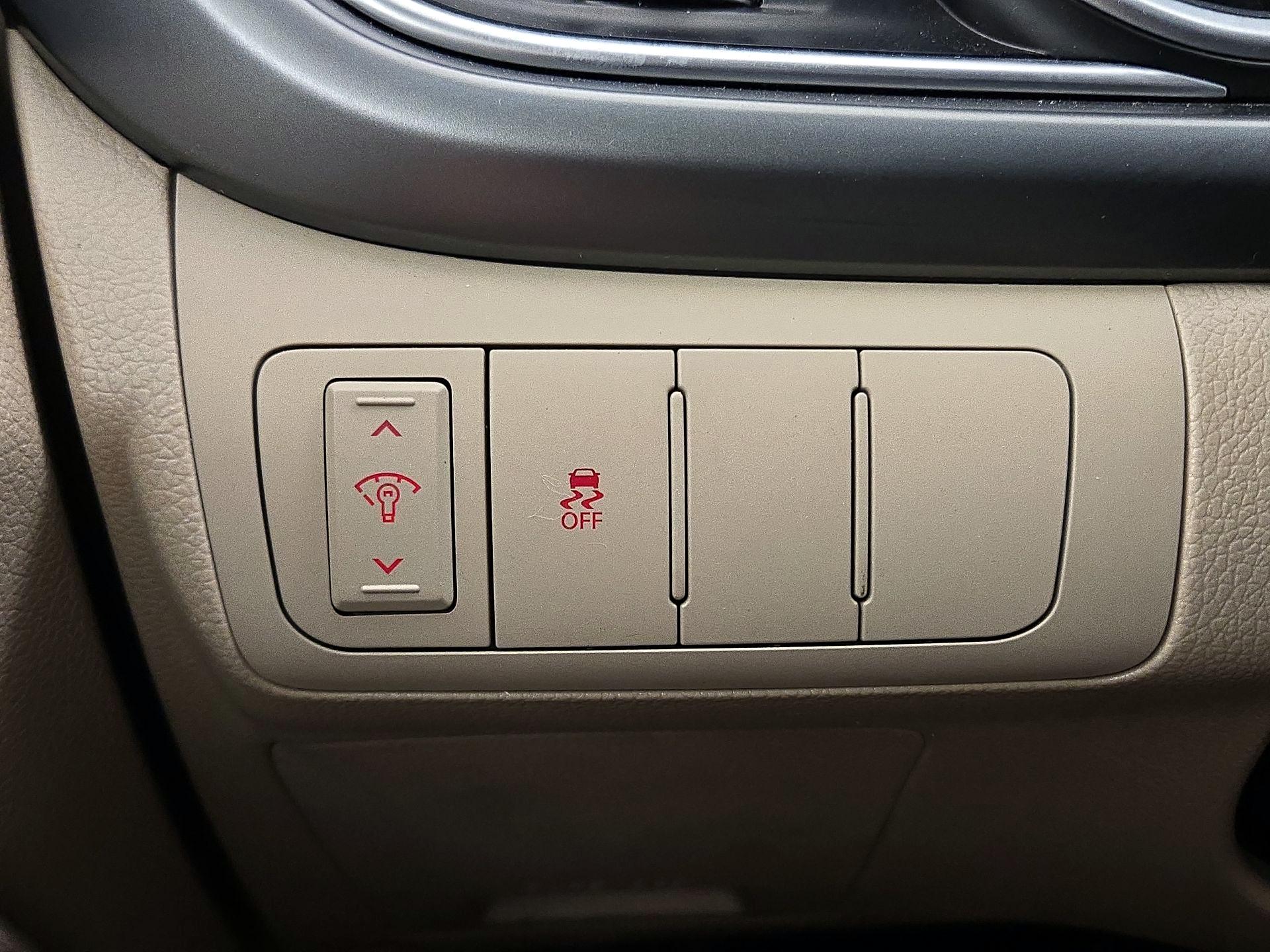 Thumbnail: 2015 Kia Optima - 13