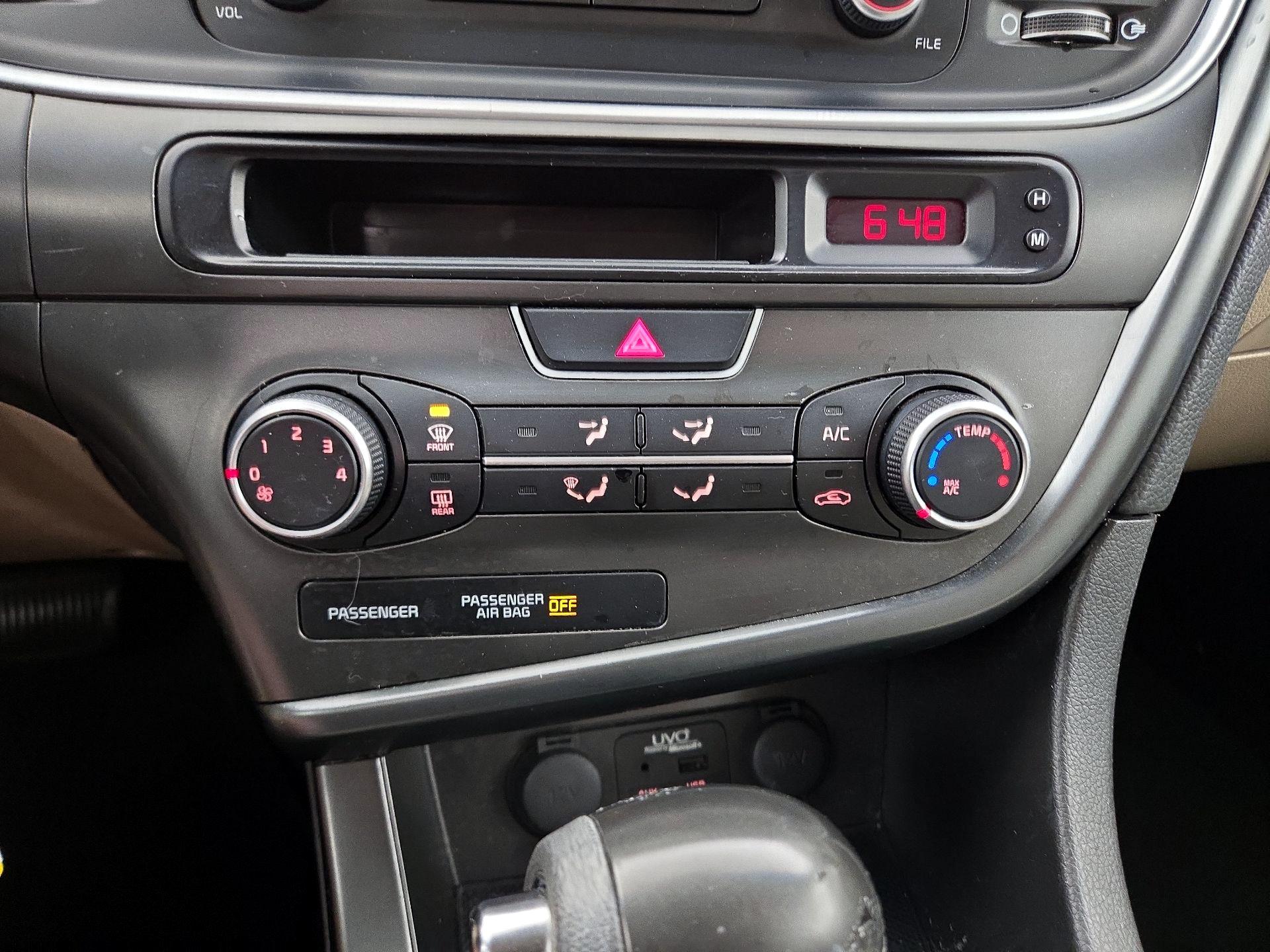 Thumbnail: 2015 Kia Optima - 16