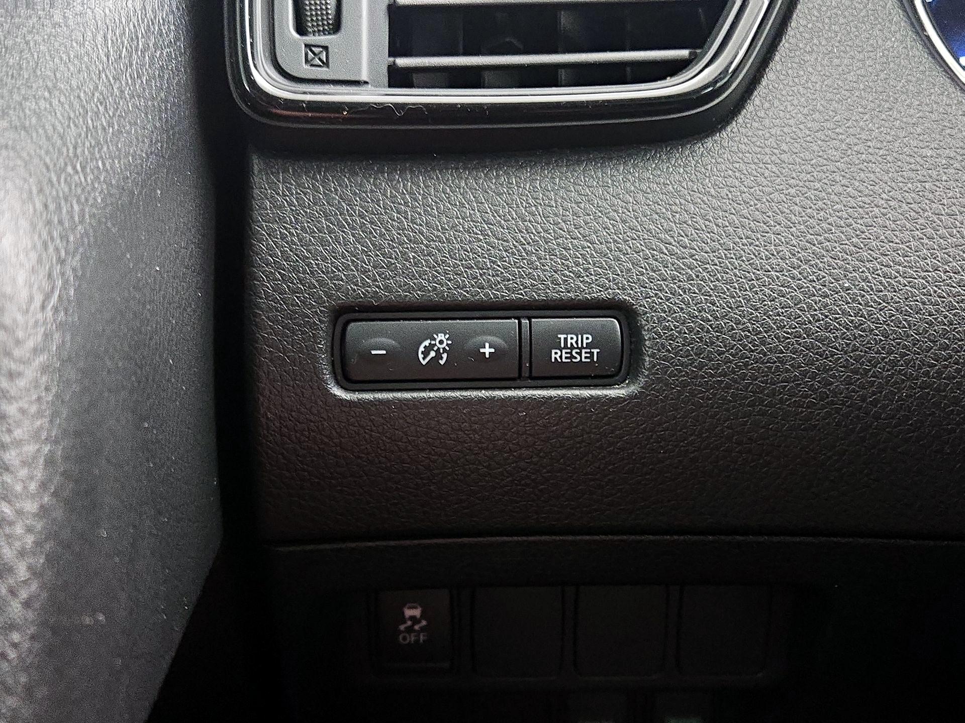 Thumbnail: 2017 Nissan Rogue - 13