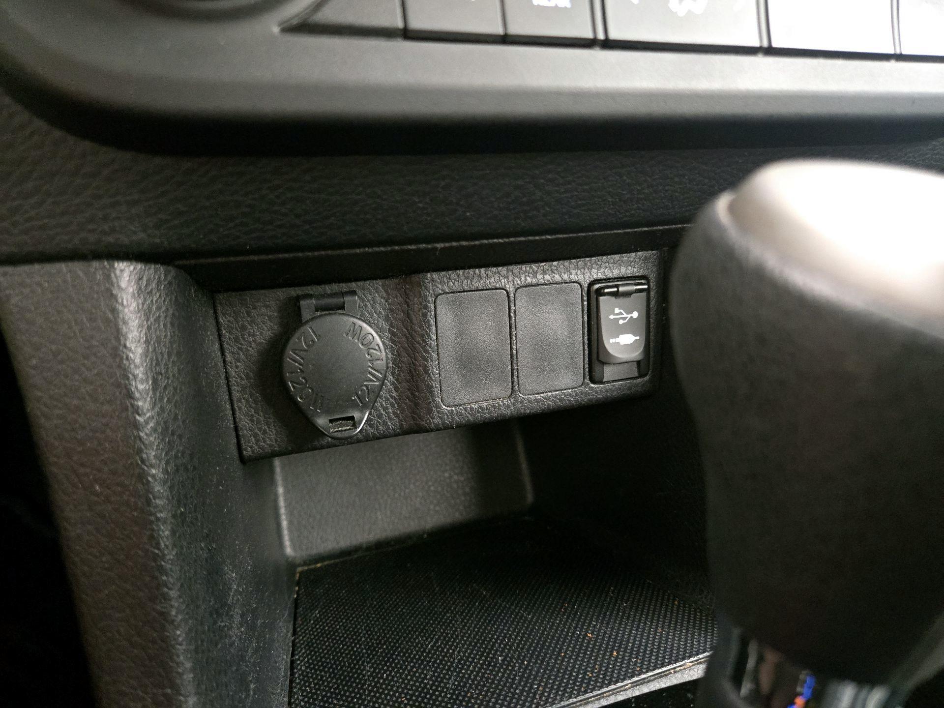 Thumbnail: 2015 Toyota Corolla - 18