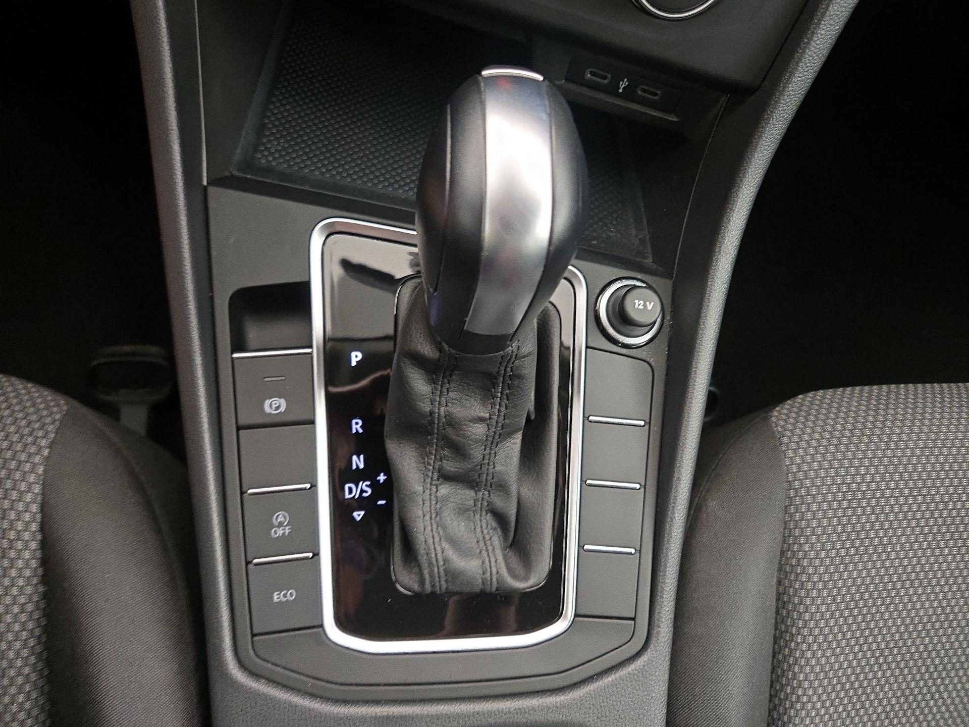 Thumbnail: 2020 Volkswagen Jetta - 17