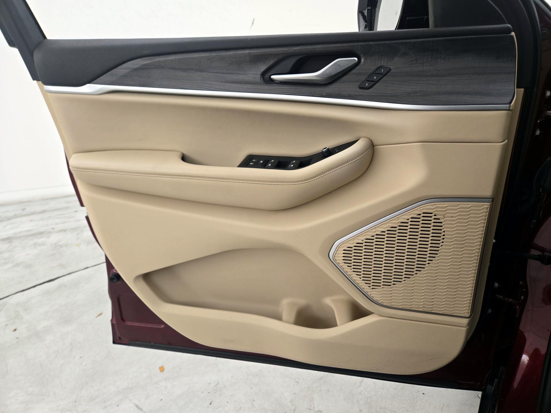 Thumbnail: 2022 Jeep Grand Cherokee - 12