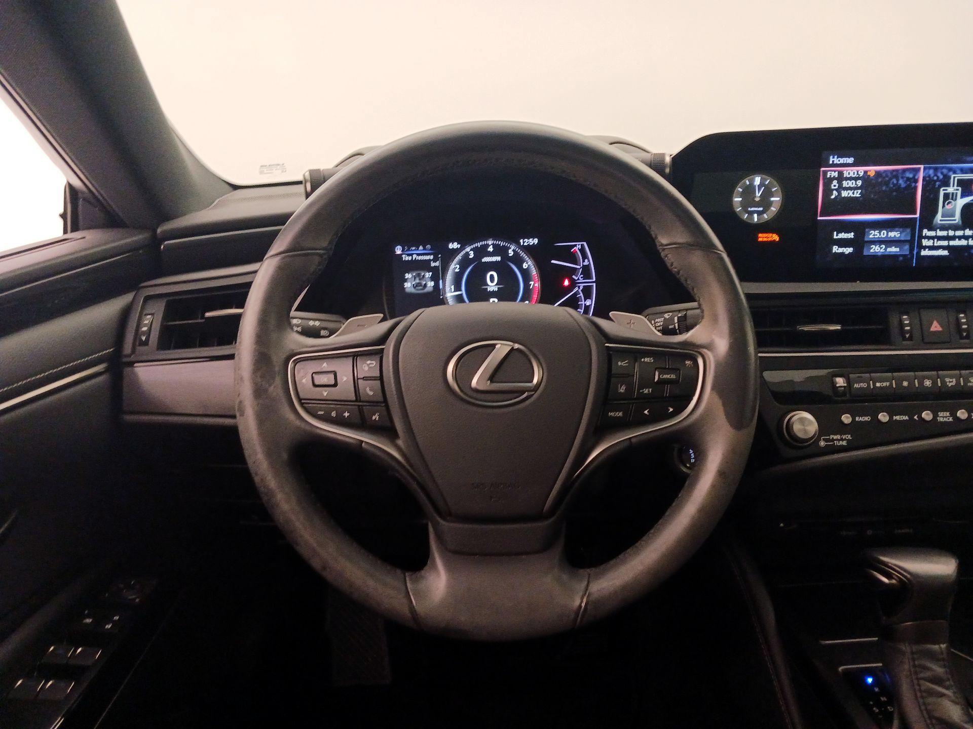 Thumbnail: 2022 Lexus ES - 10