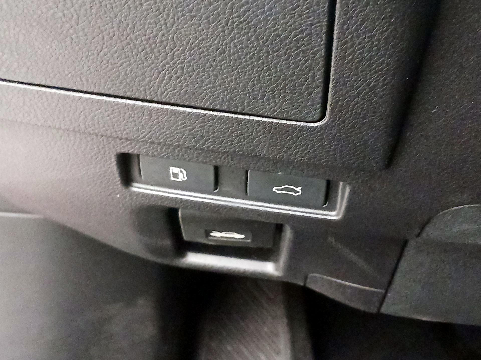 Thumbnail: 2022 Lexus ES - 13