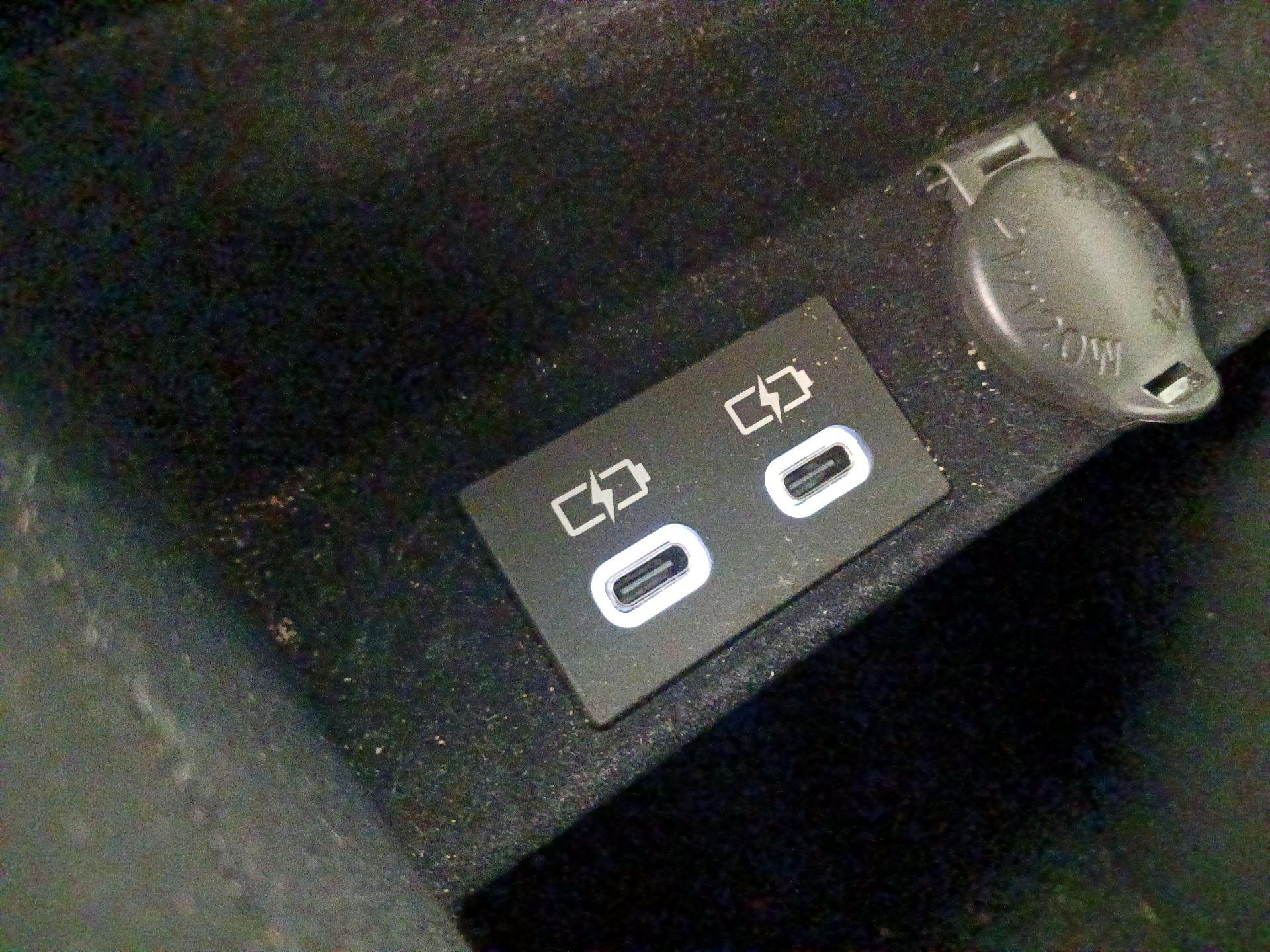 Thumbnail: 2022 Lexus ES - 18