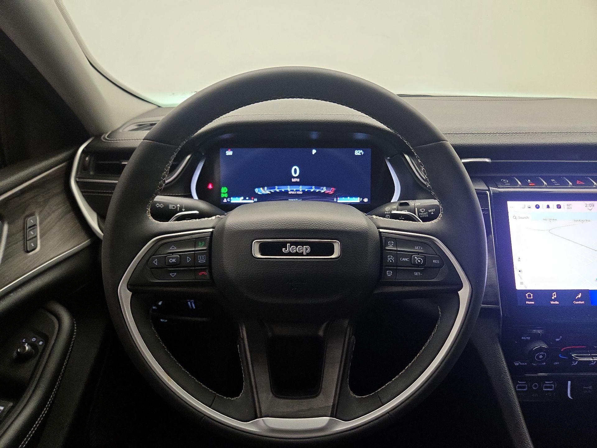 Thumbnail: 2023 Jeep Grand Cherokee - 10