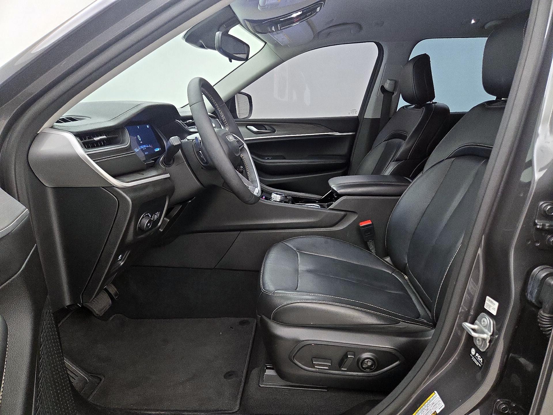 Thumbnail: 2023 Jeep Grand Cherokee - 11