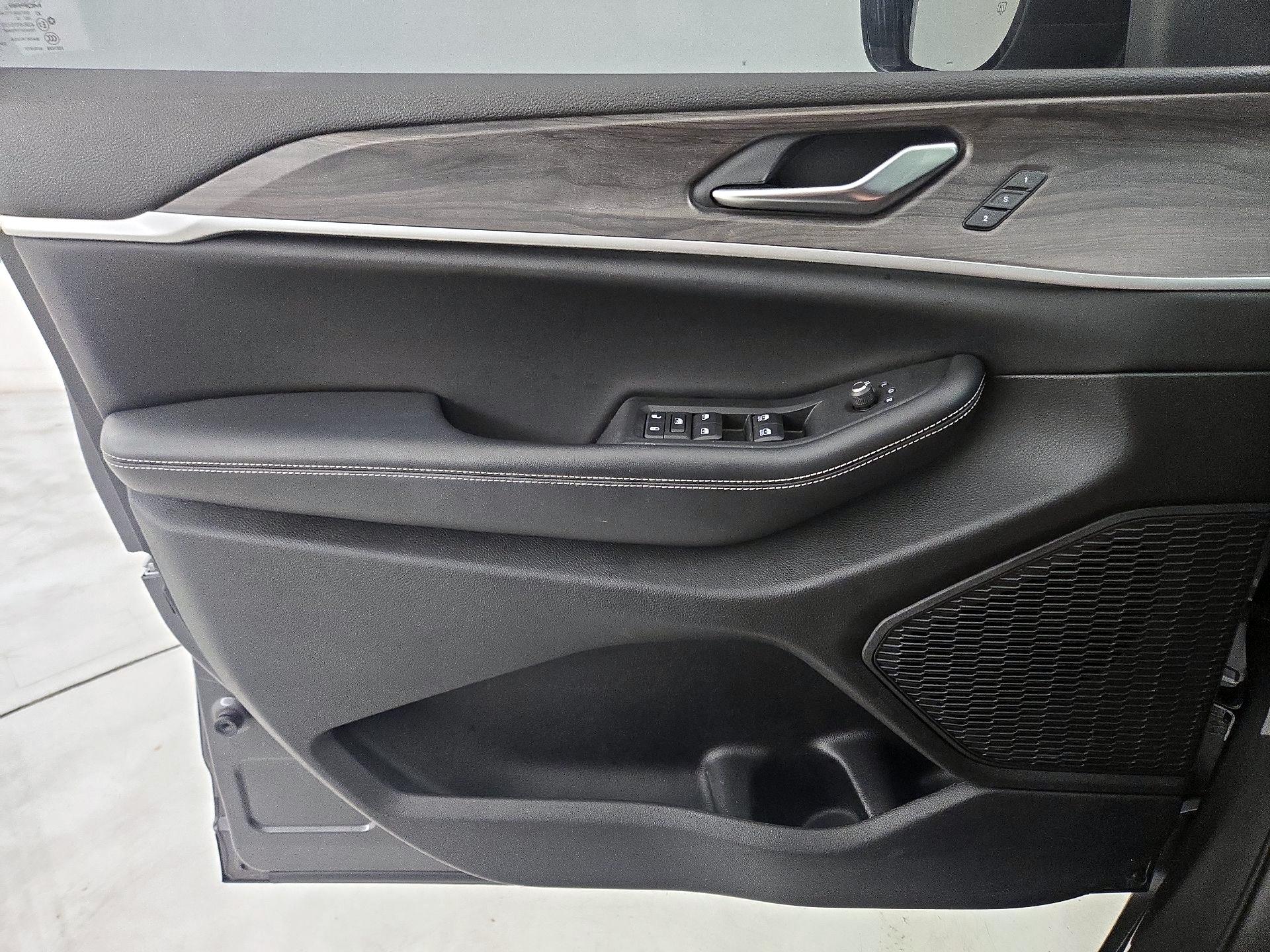 Thumbnail: 2023 Jeep Grand Cherokee - 12