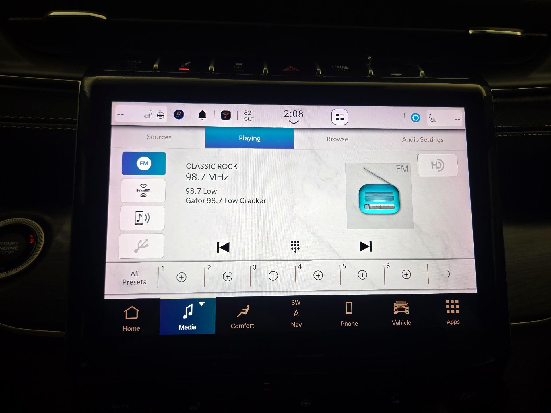 Thumbnail: 2023 Jeep Grand Cherokee - 16