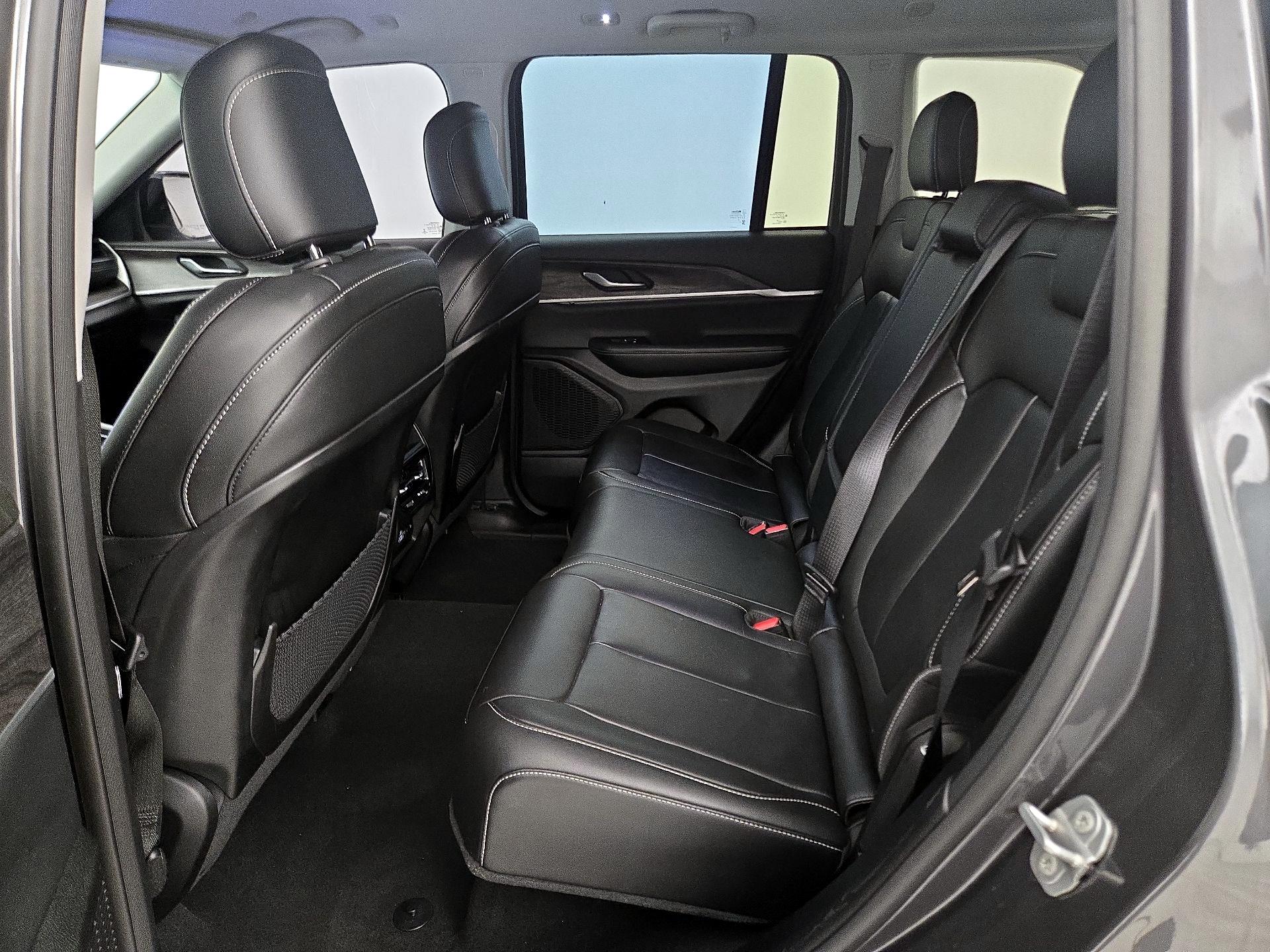 Thumbnail: 2023 Jeep Grand Cherokee - 20