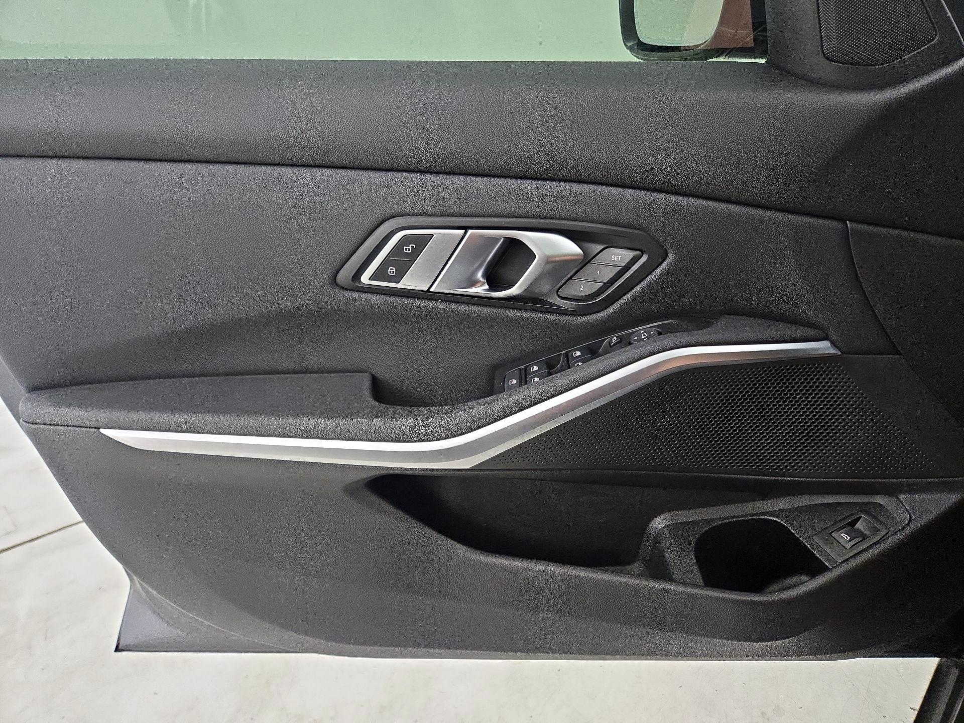 Thumbnail: 2020 BMW 3 Series - 12