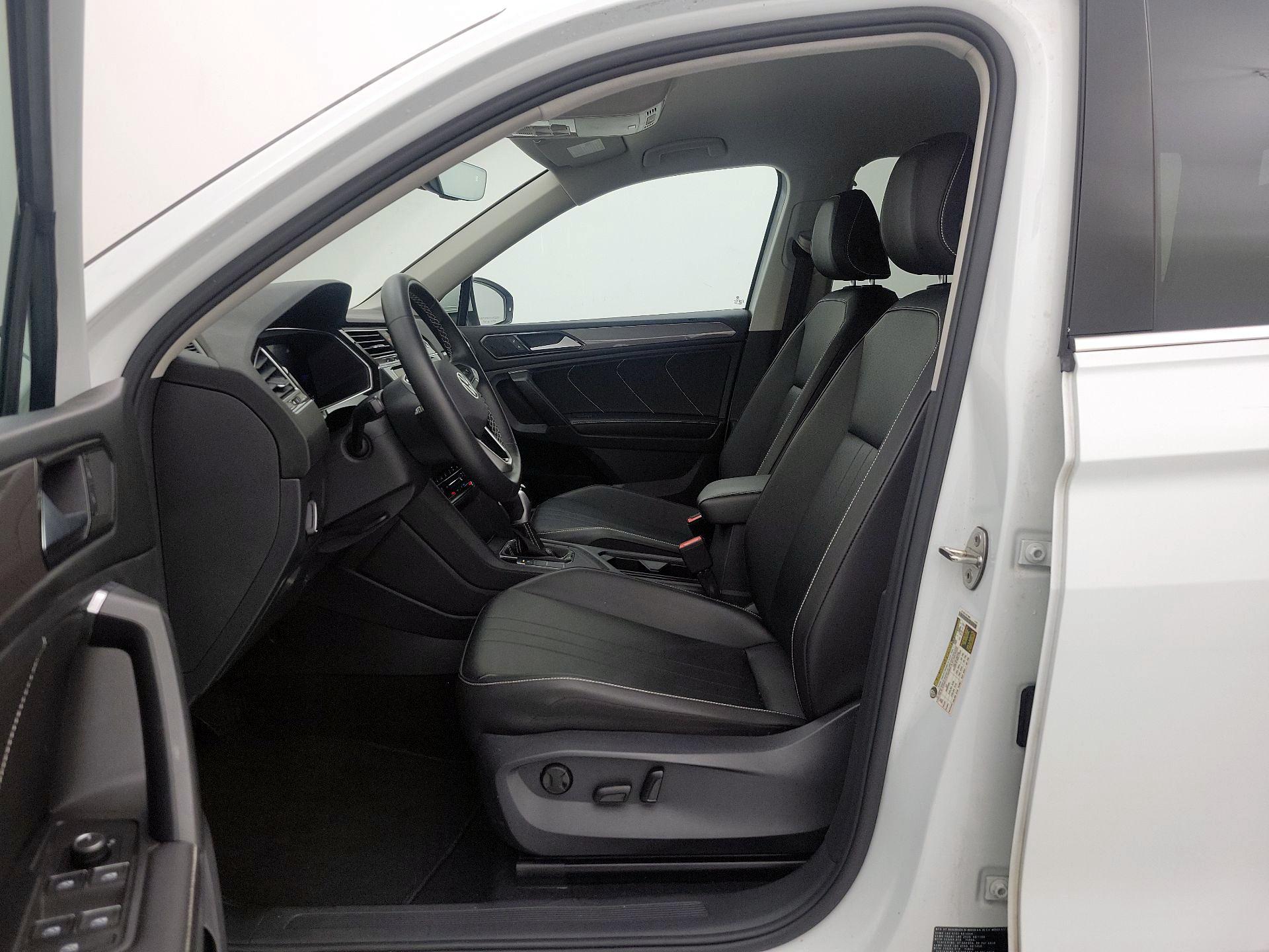 Thumbnail: 2022 Volkswagen Tiguan - 11