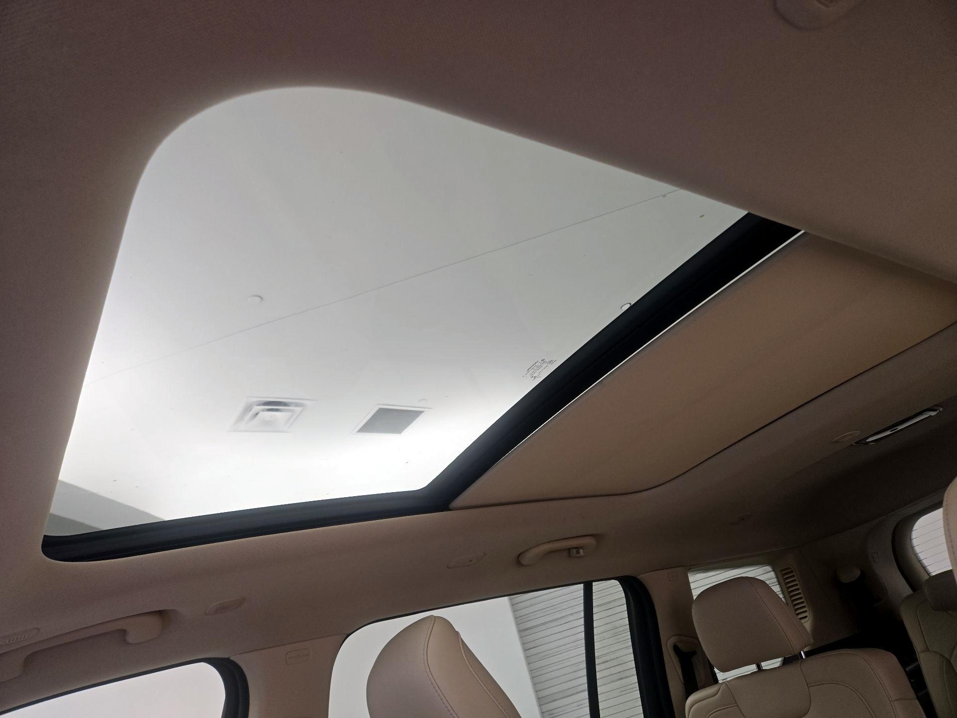 Thumbnail: 2022 Jeep Grand Cherokee L - 20