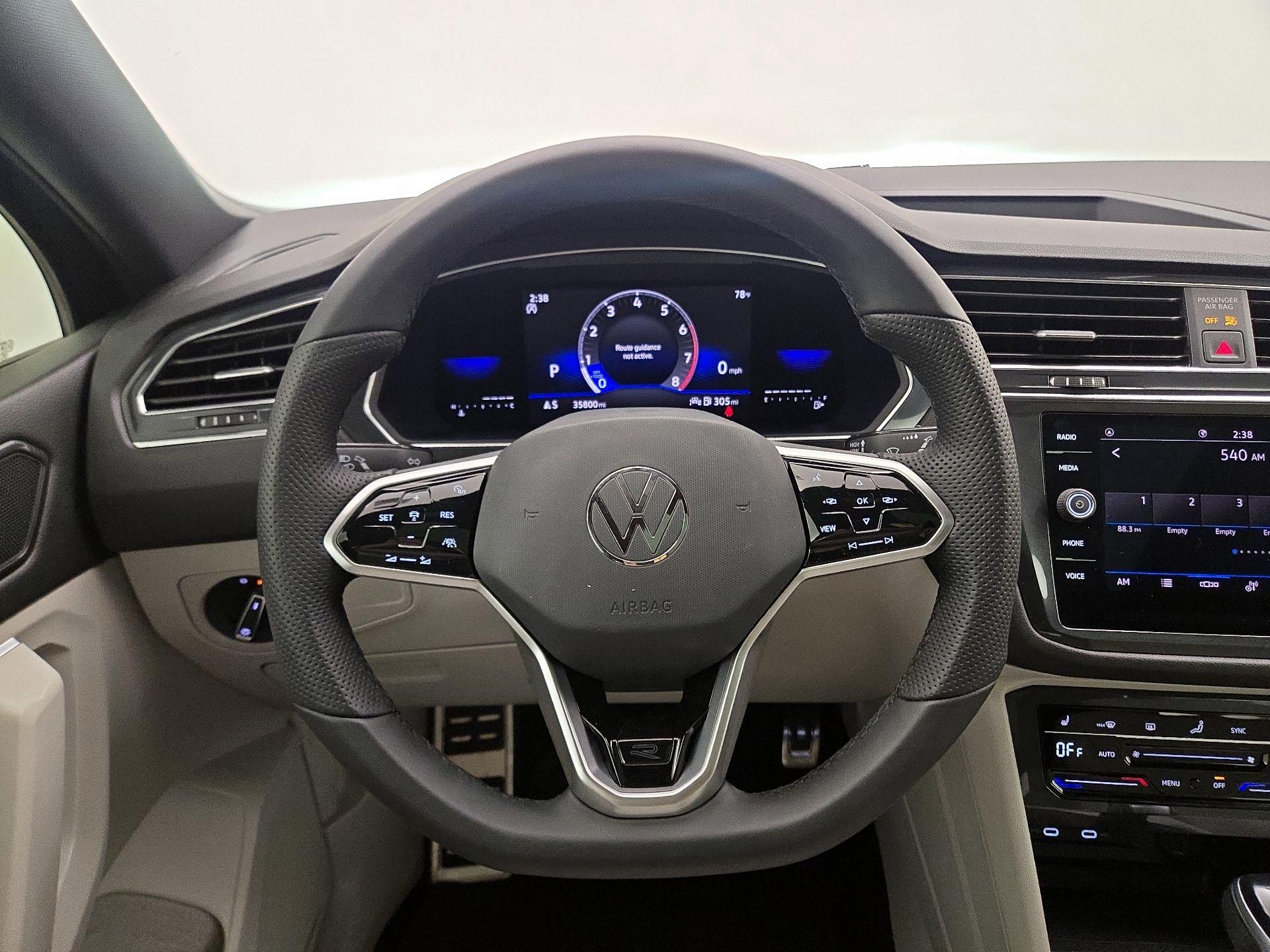 Thumbnail: 2022 Volkswagen Tiguan - 10