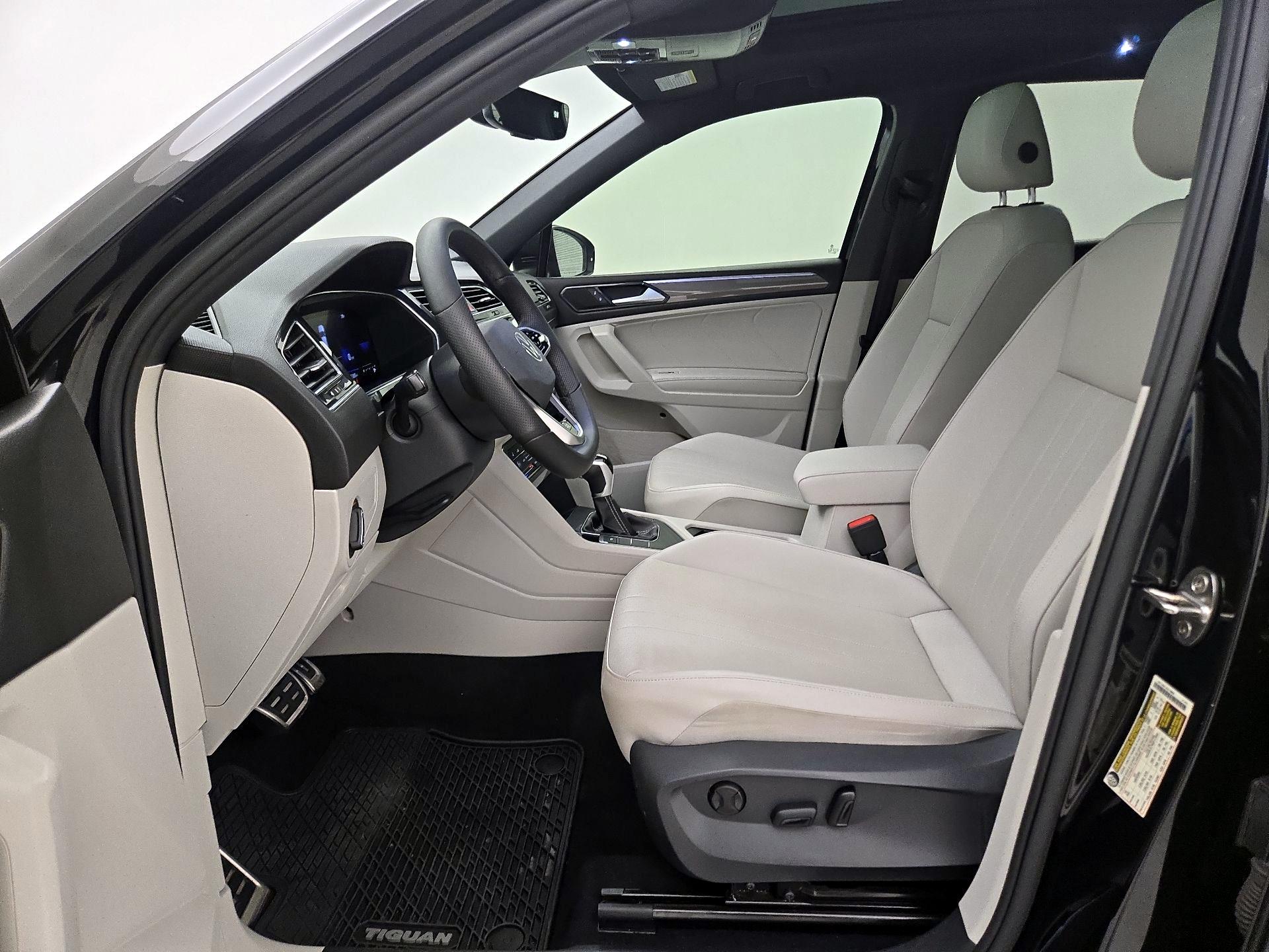 Thumbnail: 2022 Volkswagen Tiguan - 11