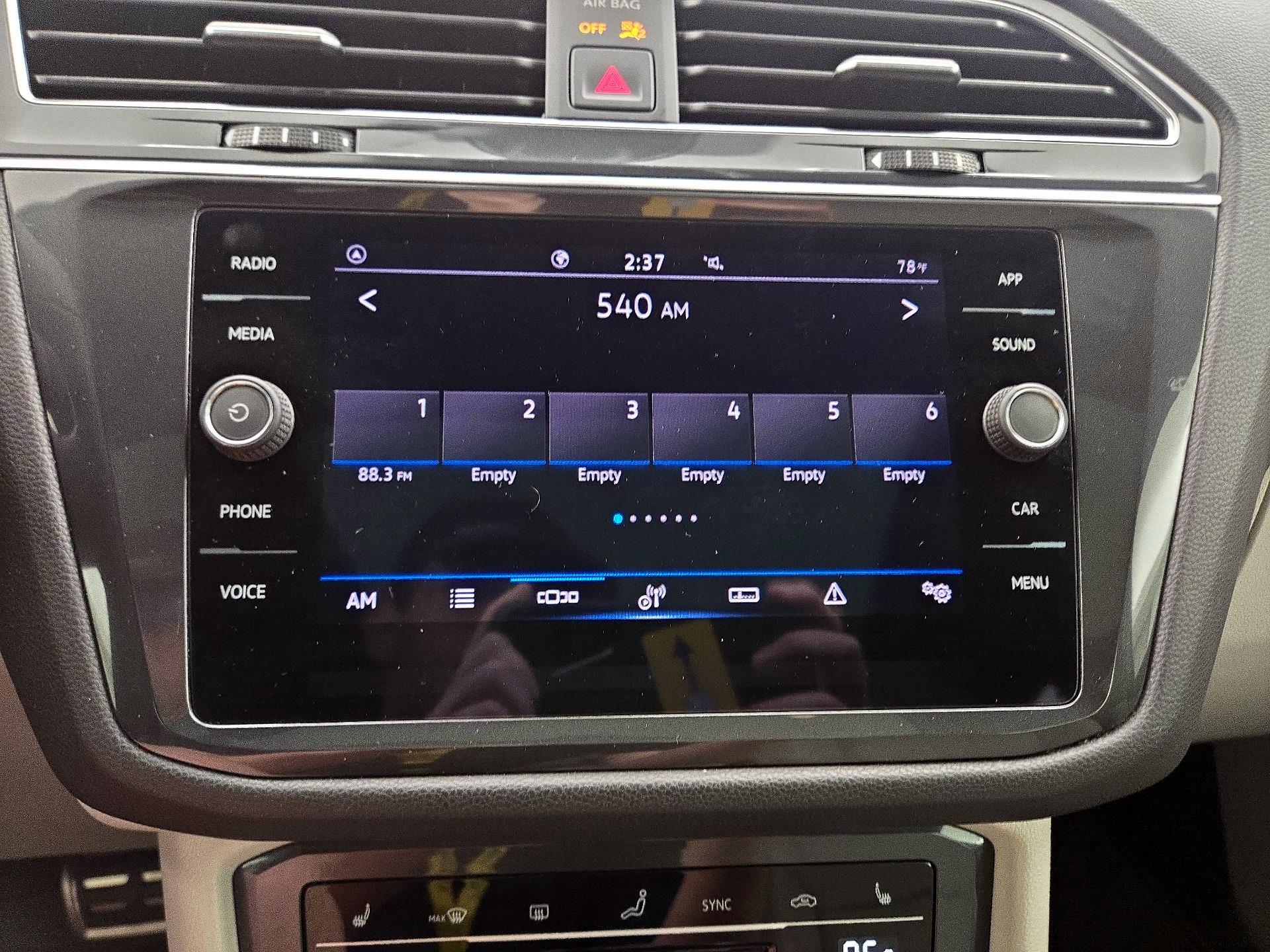 Thumbnail: 2022 Volkswagen Tiguan - 15