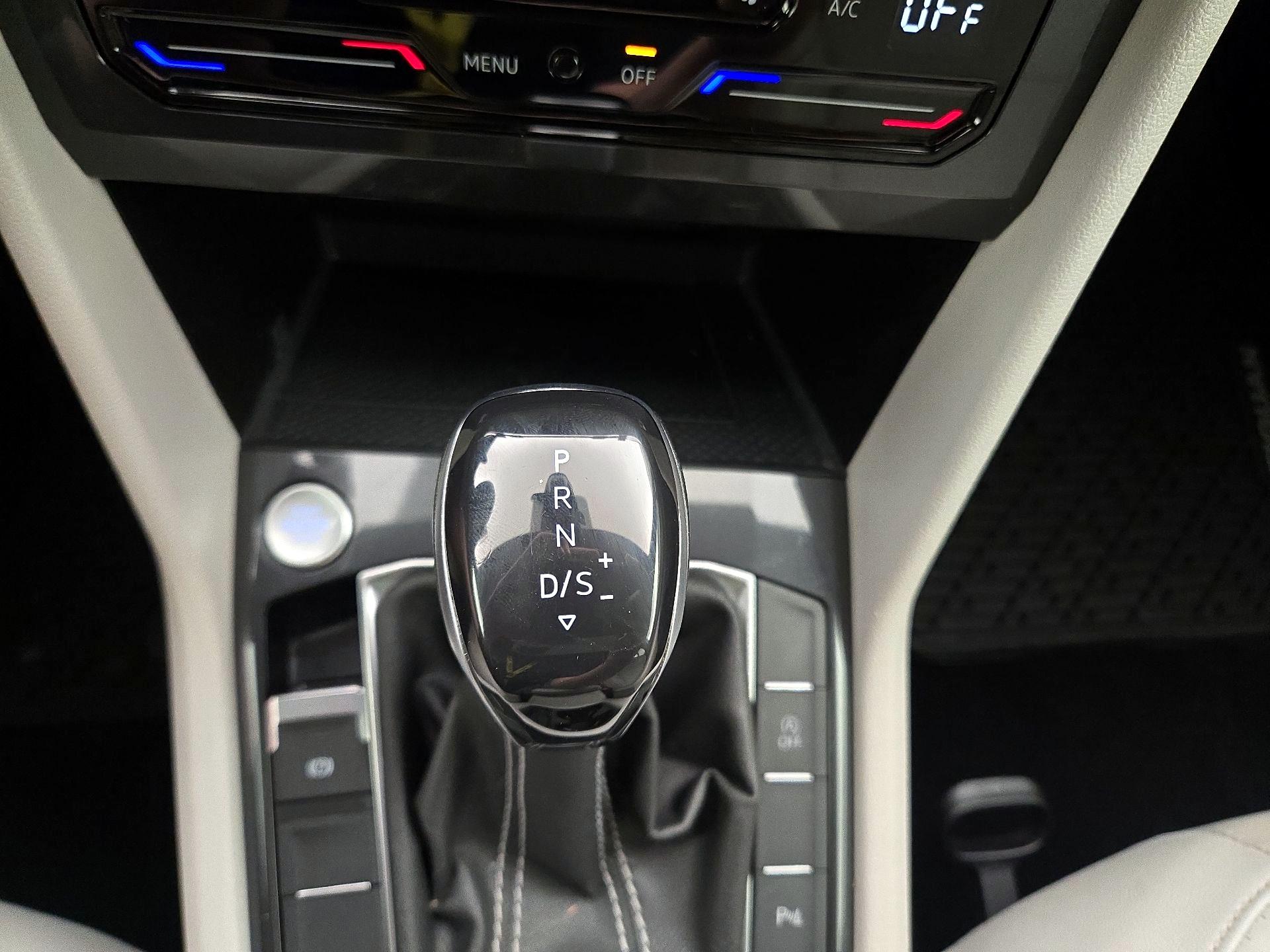 Thumbnail: 2022 Volkswagen Tiguan - 17