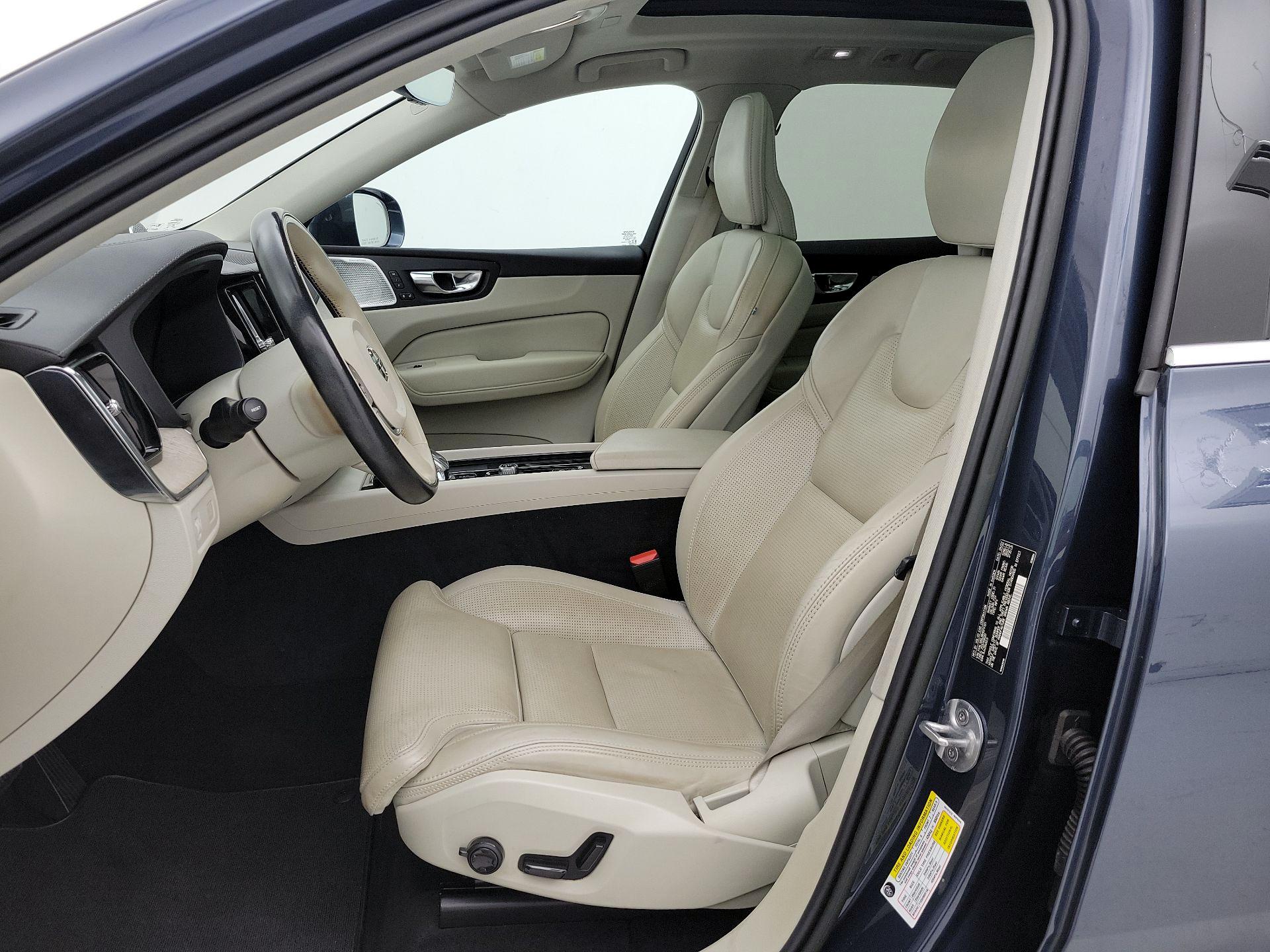 Thumbnail: 2022 Volvo XC60 - 11