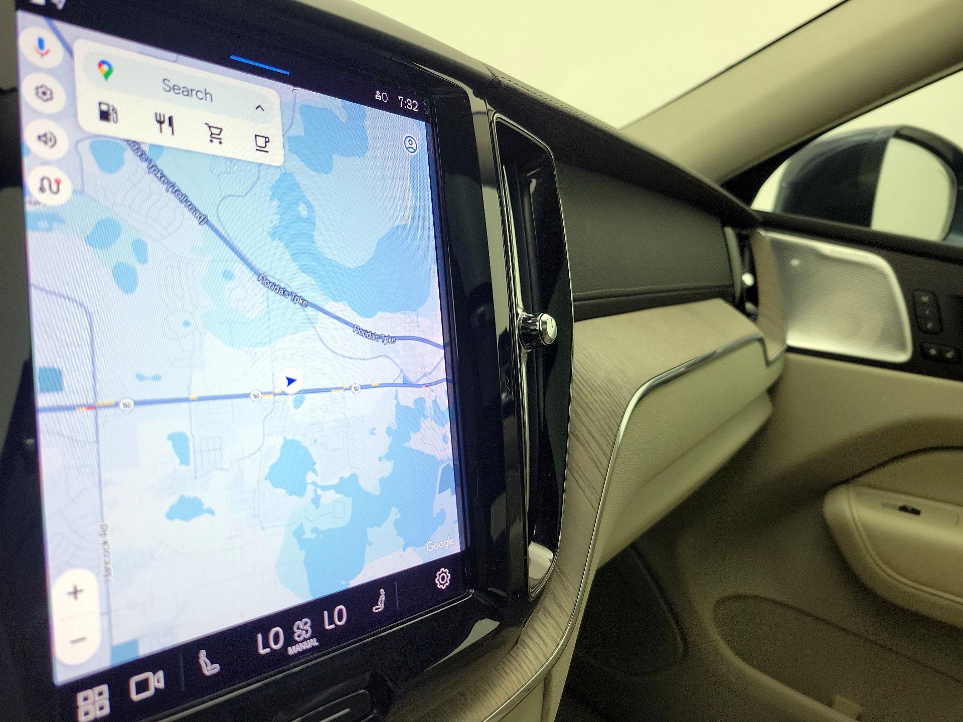 Thumbnail: 2022 Volvo XC60 - 14