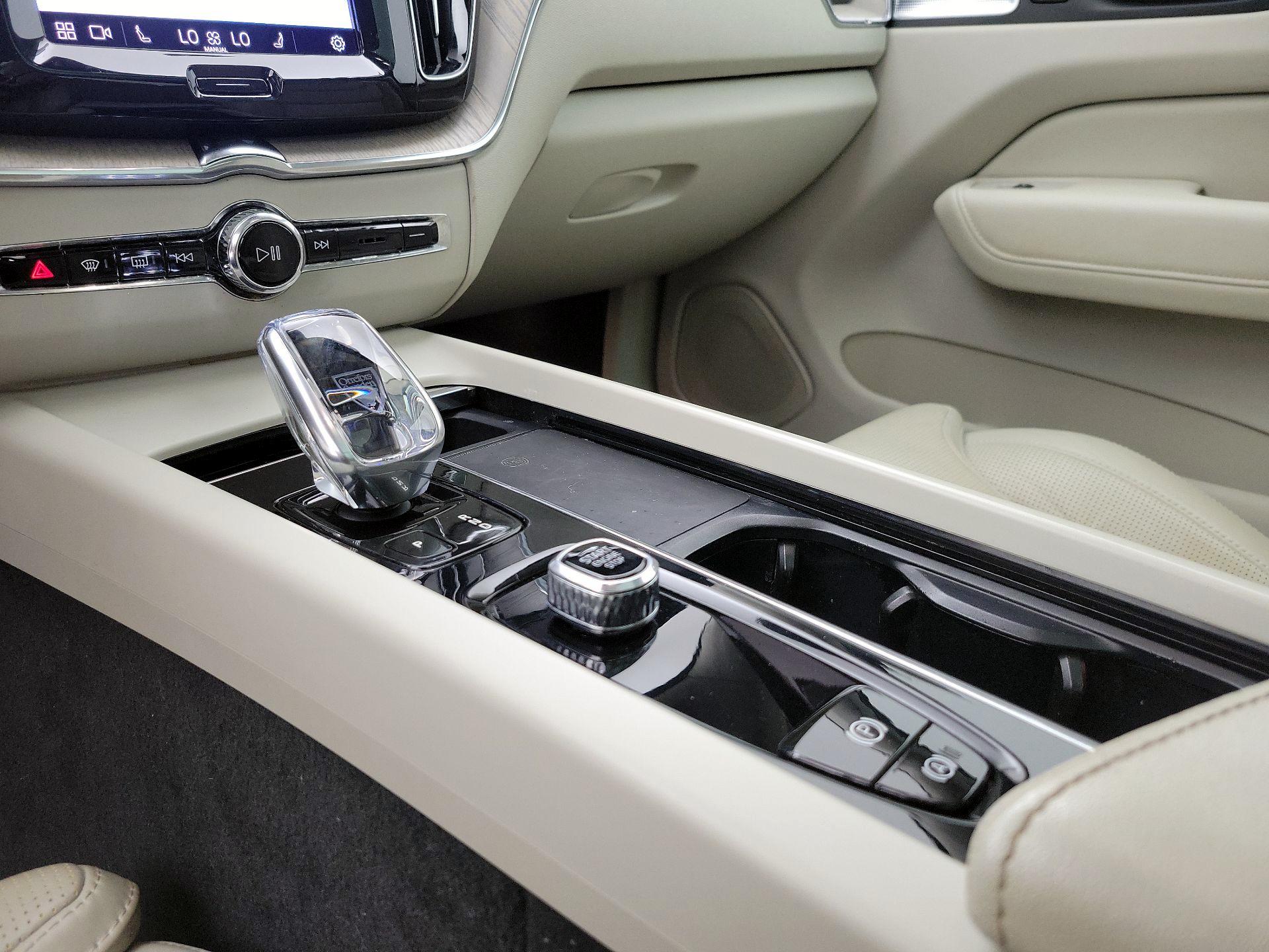 Thumbnail: 2022 Volvo XC60 - 18