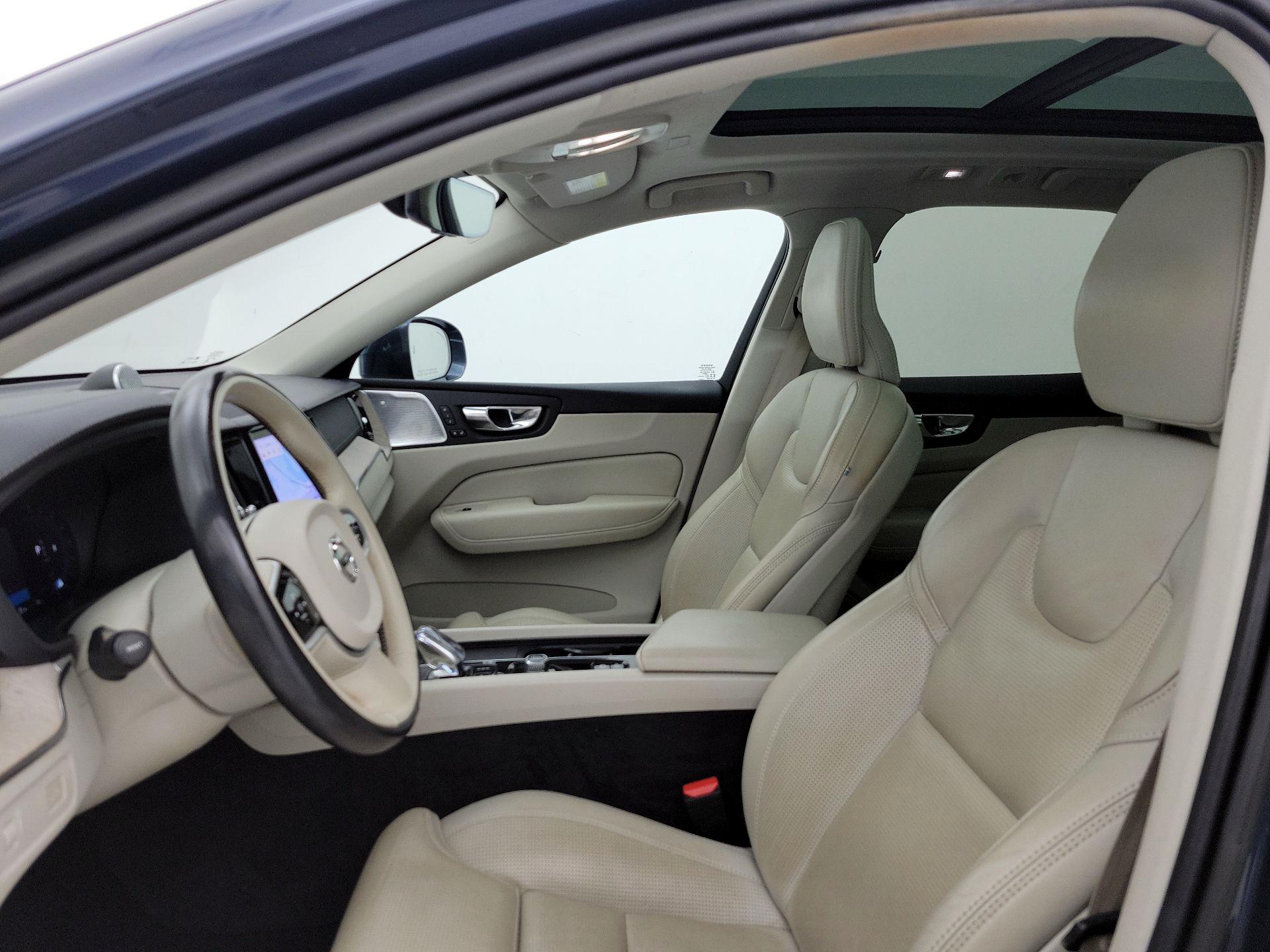 Thumbnail: 2022 Volvo XC60 - 20