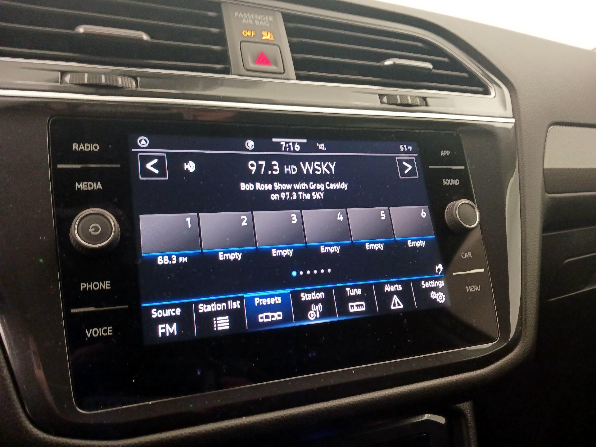 Thumbnail: 2022 Volkswagen Tiguan - 15