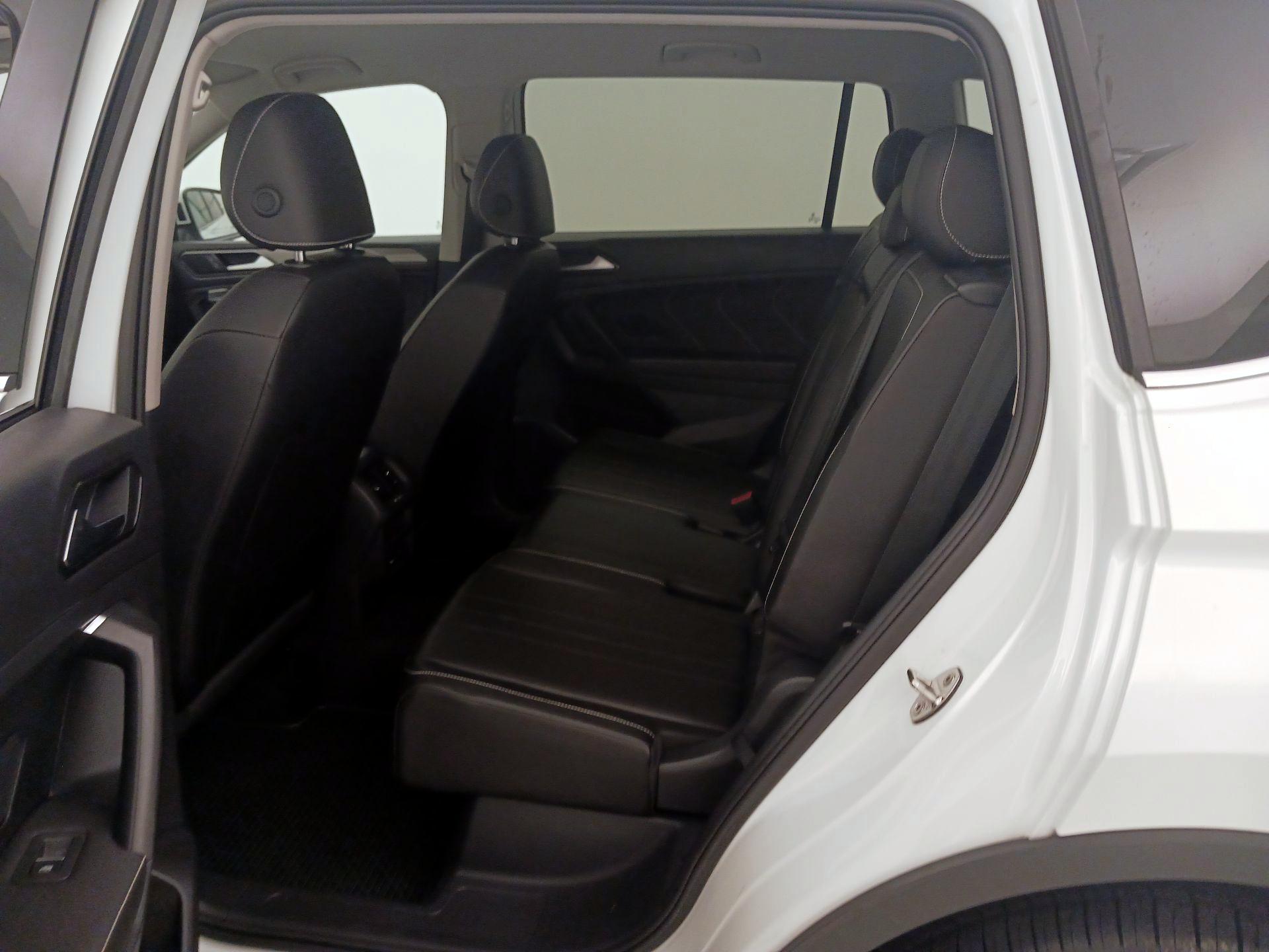 Thumbnail: 2022 Volkswagen Tiguan - 19