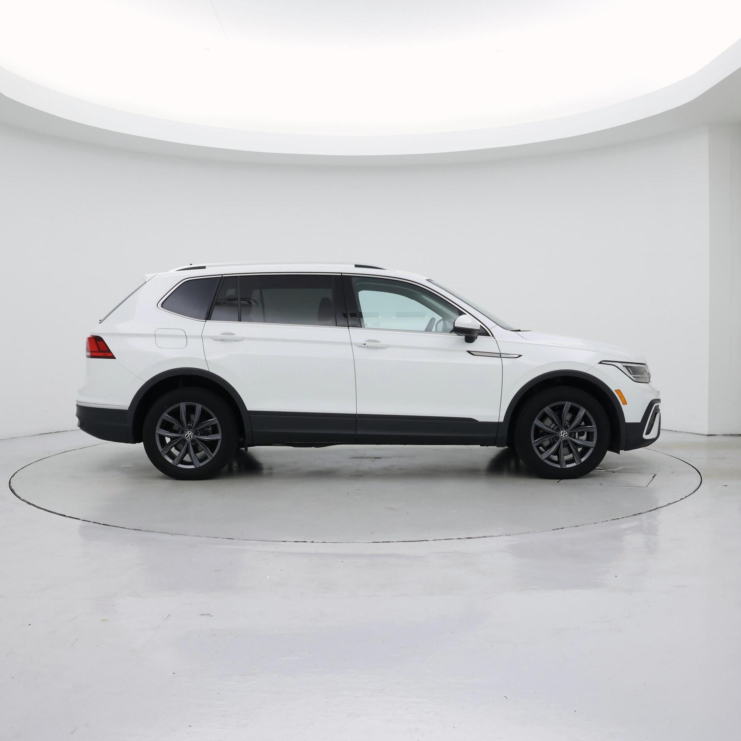 Thumbnail: 2022 Volkswagen Tiguan - 7