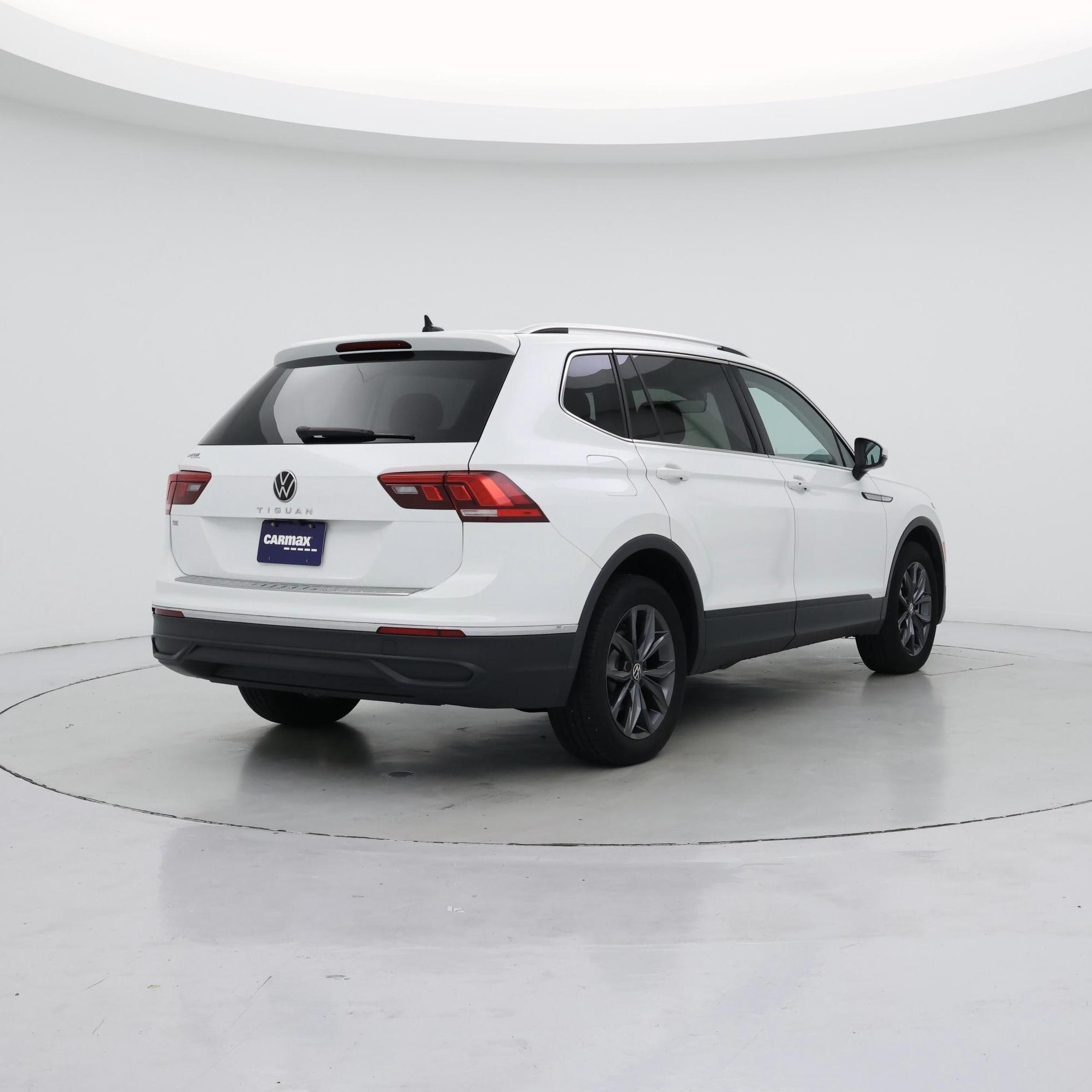 Thumbnail: 2022 Volkswagen Tiguan - 8