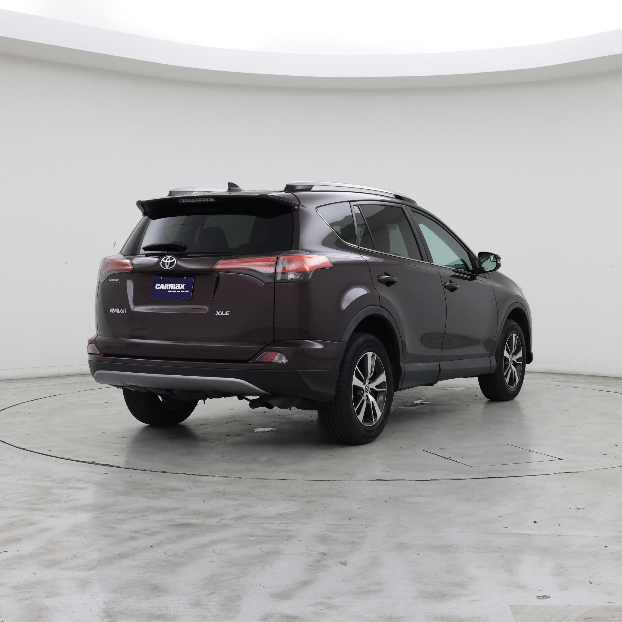 Thumbnail: 2017 Toyota RAV4 - 8